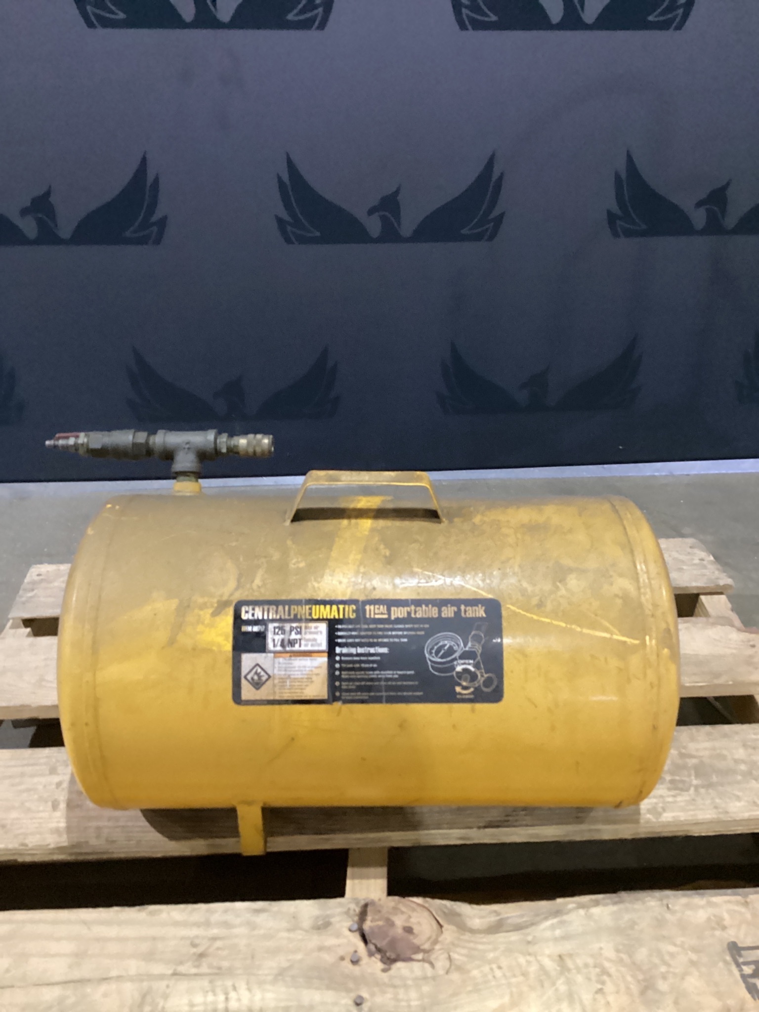 CENTRAL PNEUMATIC 69717 11 Gallon Portable Air Tank USED 0