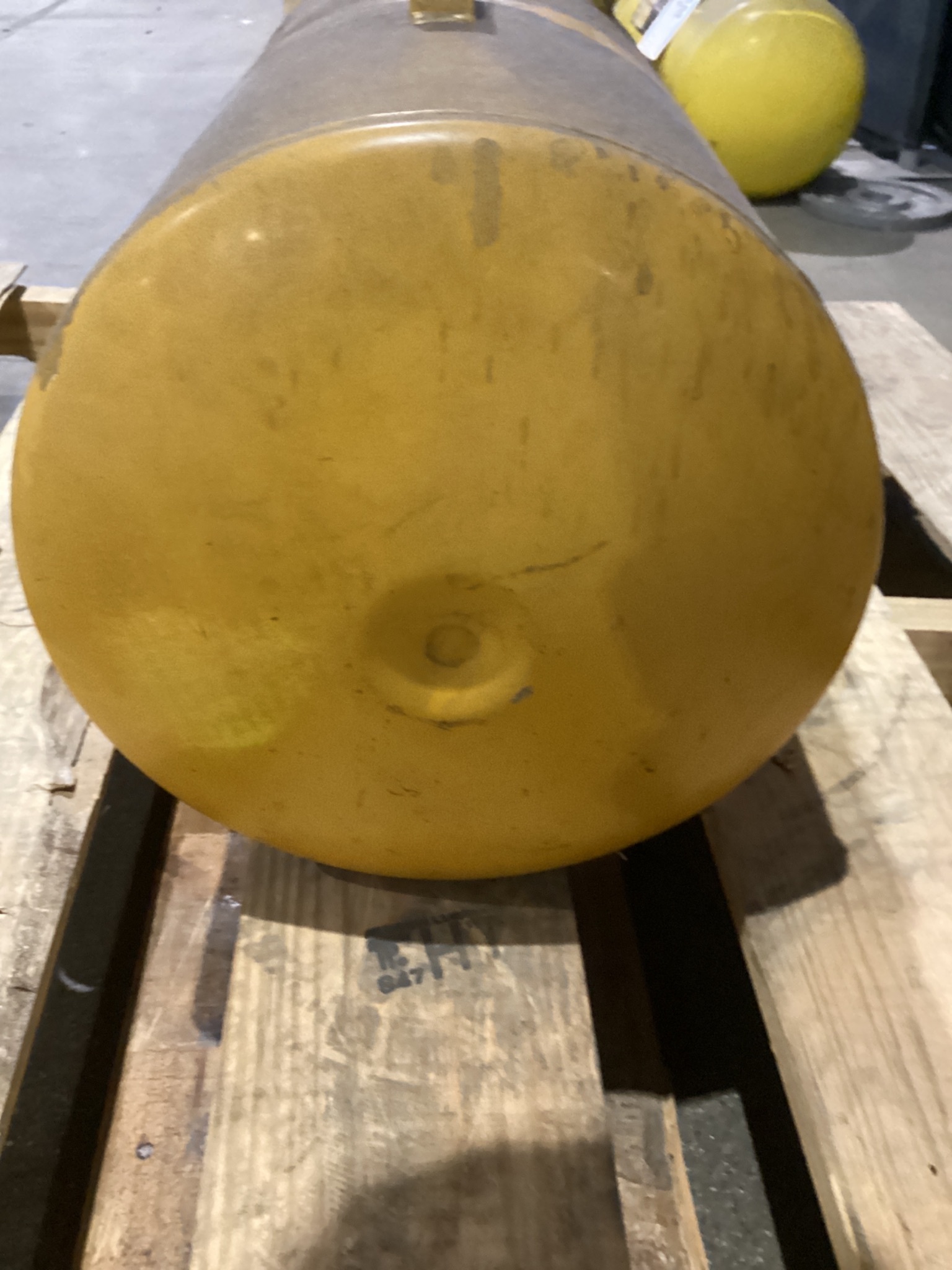 CENTRAL PNEUMATIC 69717 11 Gallon Portable Air Tank USED 2
