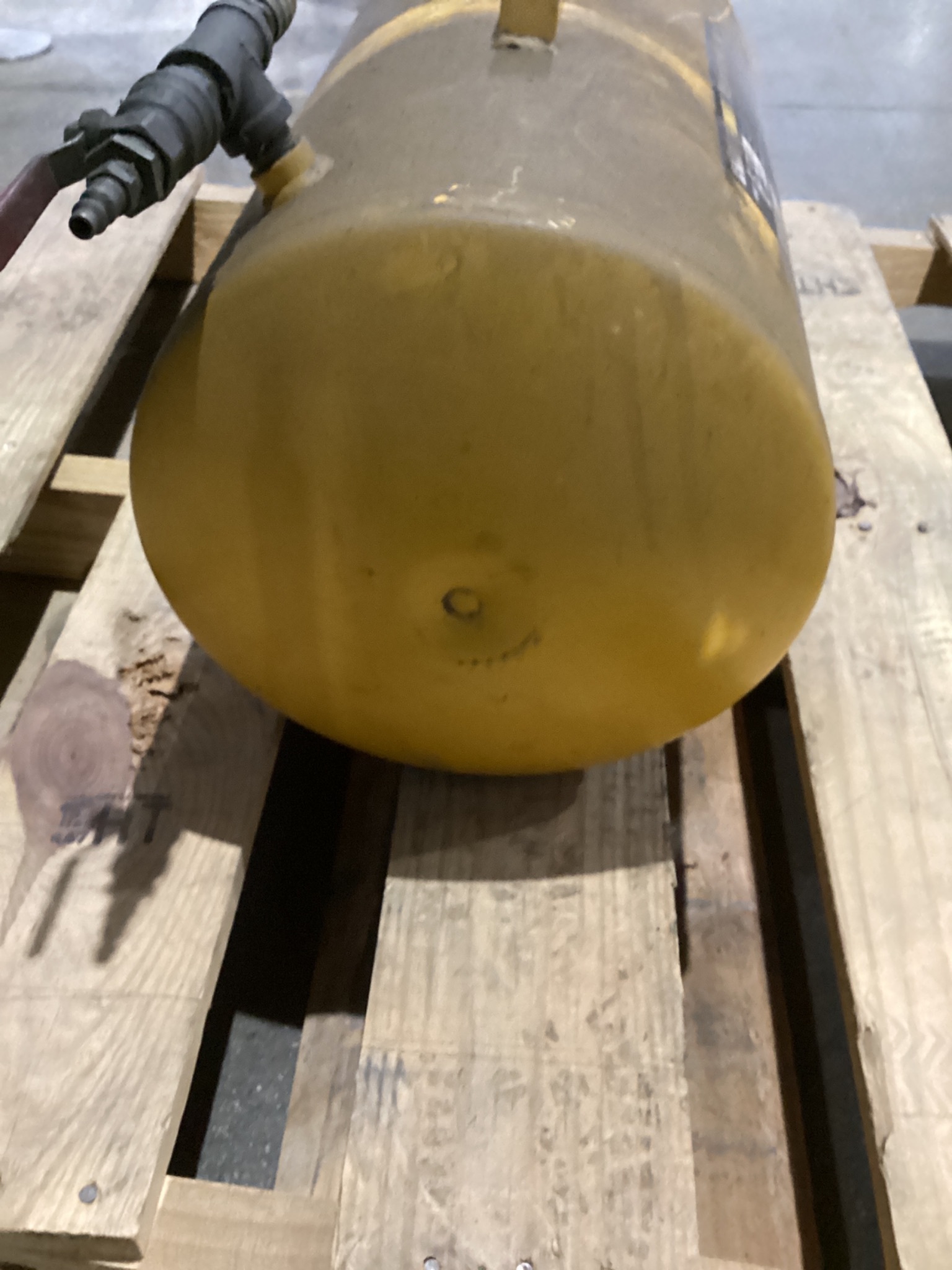 CENTRAL PNEUMATIC 69717 11 Gallon Portable Air Tank USED 3