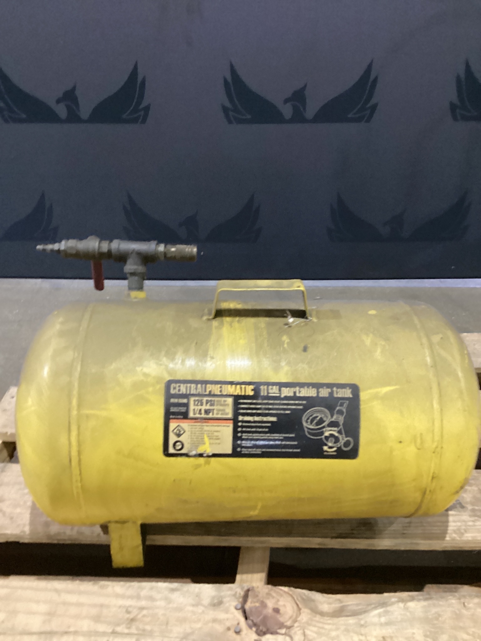CENTRAL PNEUMATIC 65595 11 Gallon Portable Air Tank USED 0