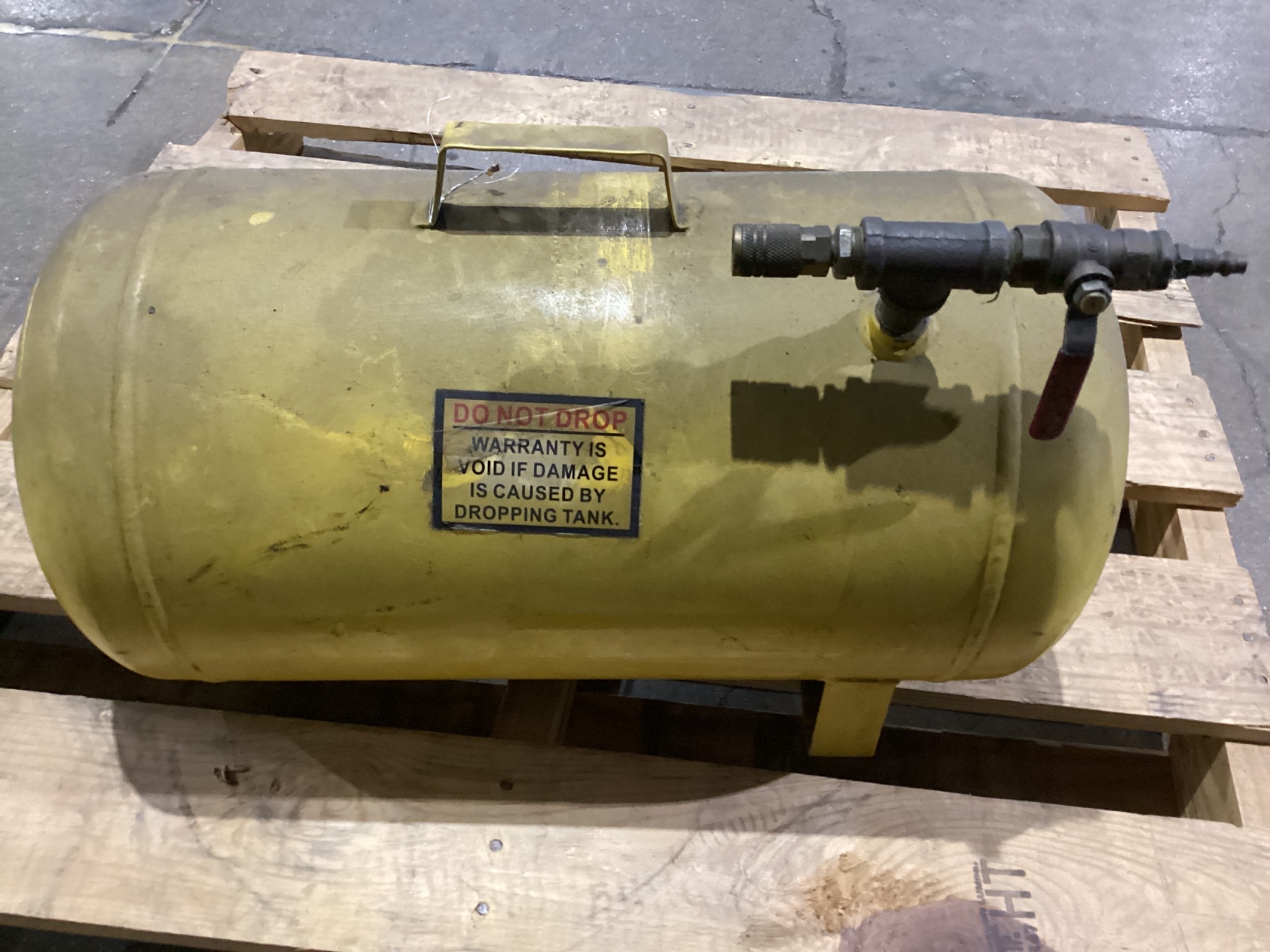 CENTRAL PNEUMATIC 65595 11 Gallon Portable Air Tank USED 3