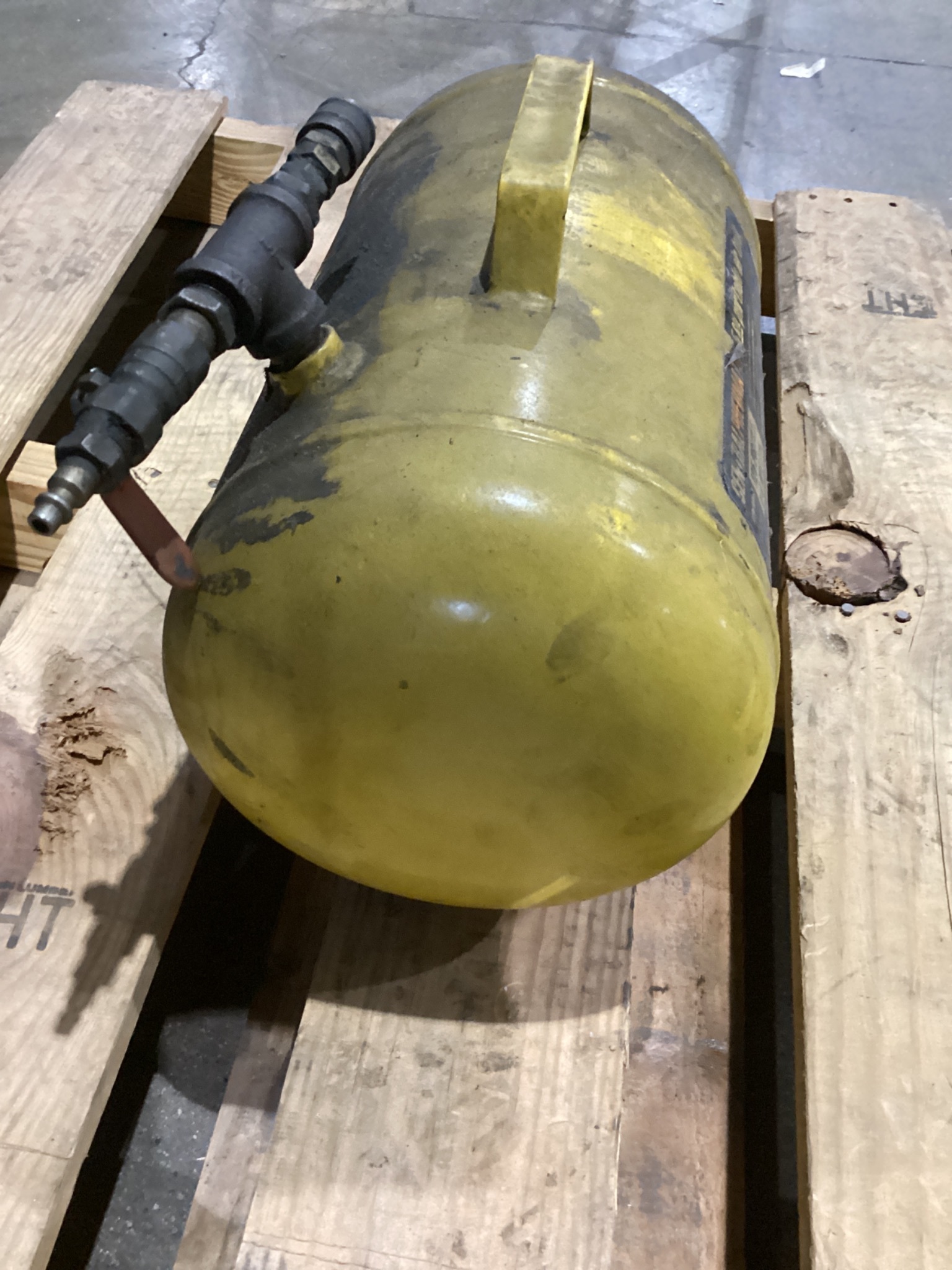 CENTRAL PNEUMATIC 65594 5 Gallon Portable Air Tank USED 2