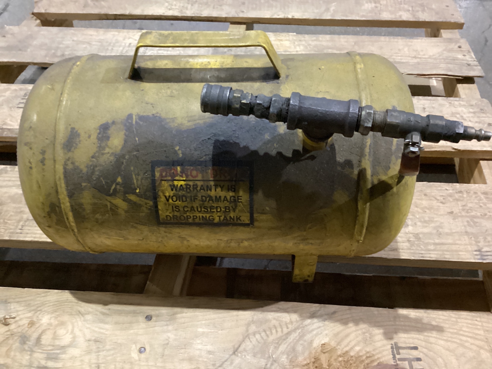 CENTRAL PNEUMATIC 65594 5 Gallon Portable Air Tank USED 3