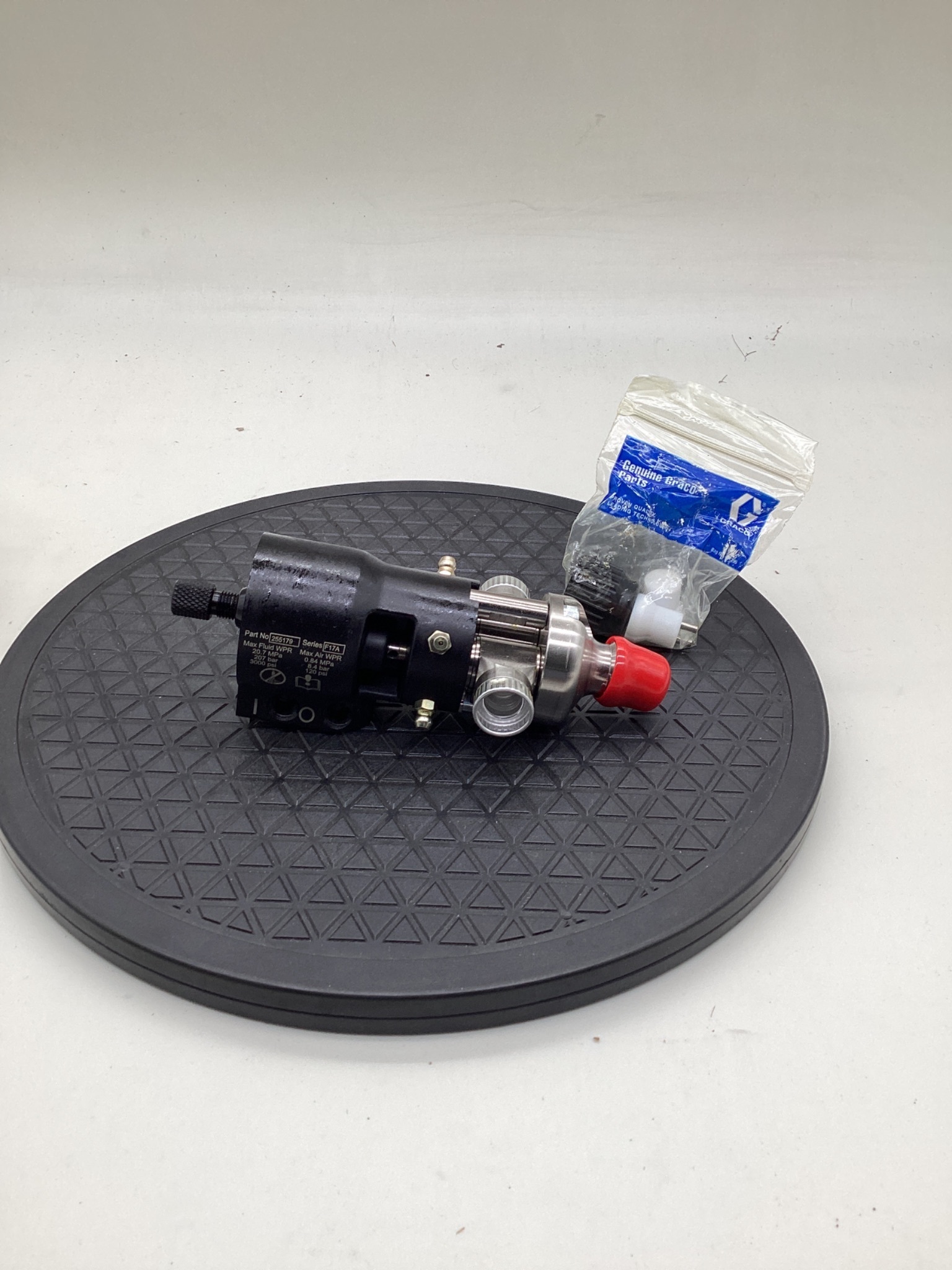 GRACO 255179 MD2 Dispense Valve NEW 1
