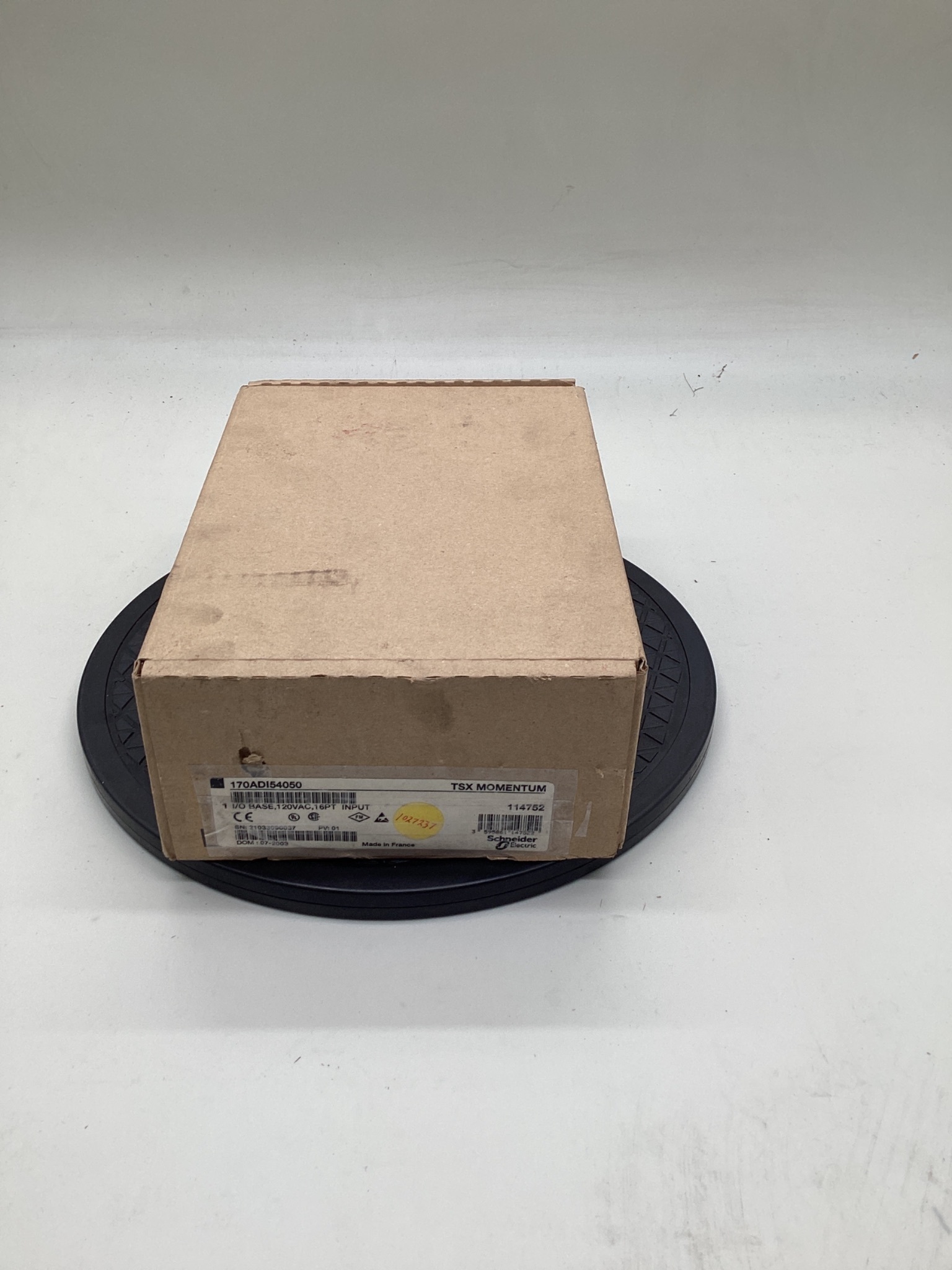 SCHNEIDER ELECTRIC 170ADI54050 Momentum 16 Point AC Input Base NEW 0