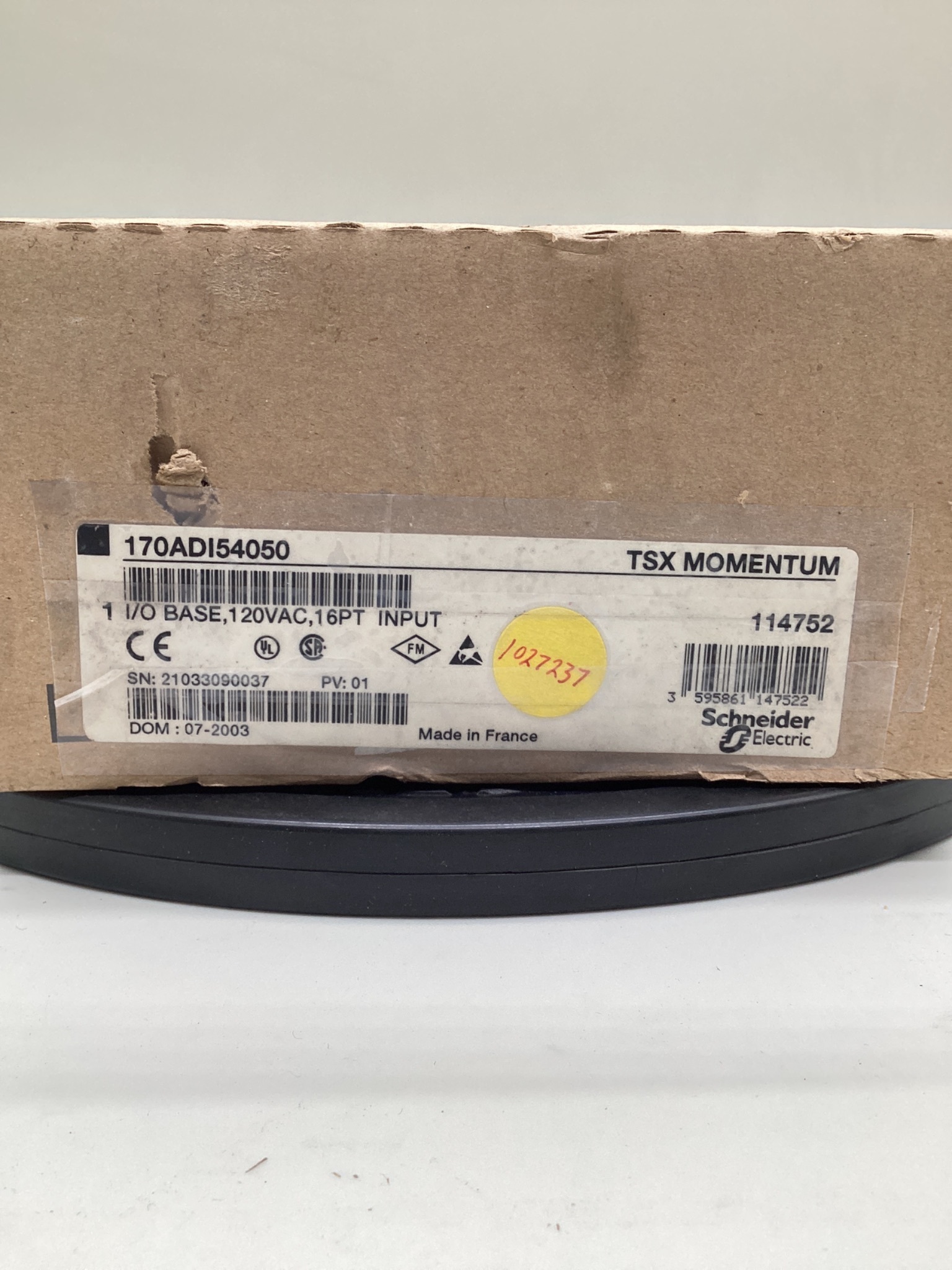 SCHNEIDER ELECTRIC 170ADI54050 Momentum 16 Point AC Input Base NEW 1