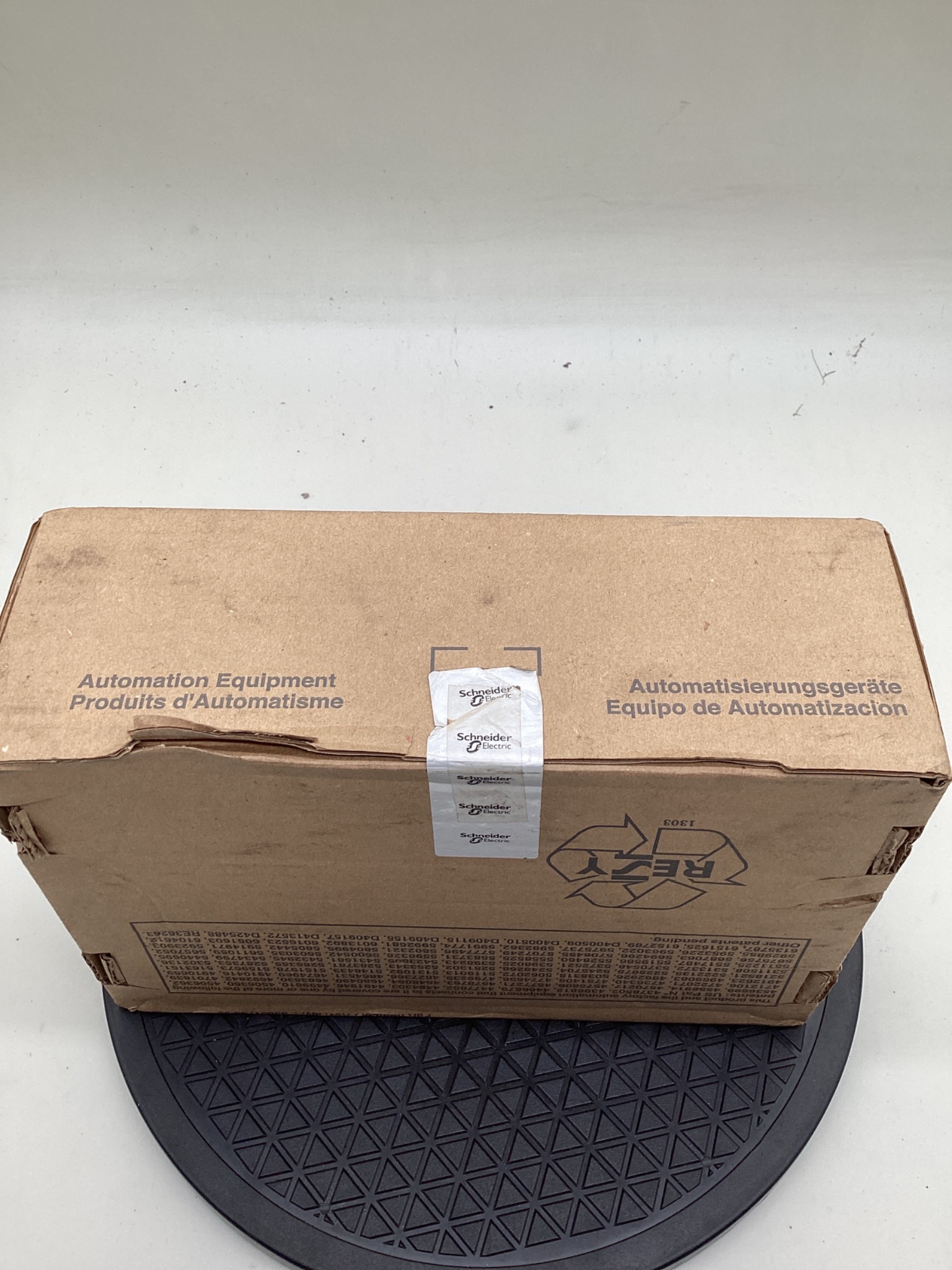 SCHNEIDER ELECTRIC 170ADI54050 Momentum 16 Point AC Input Base NEW 2