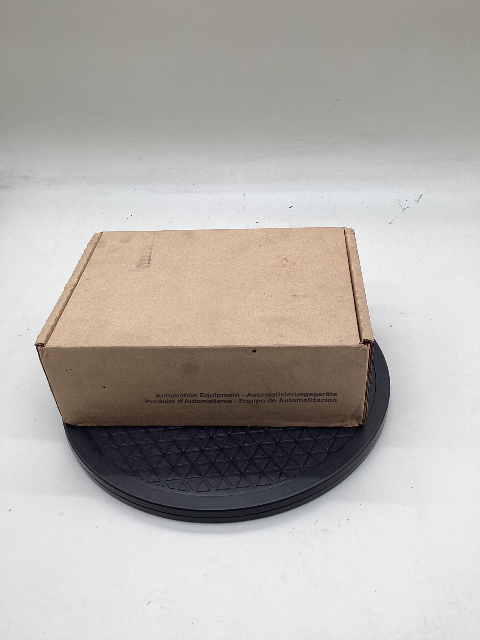 SCHNEIDER ELECTRIC 170ADI54050 Momentum 16 Point AC Input Base NEW 3
