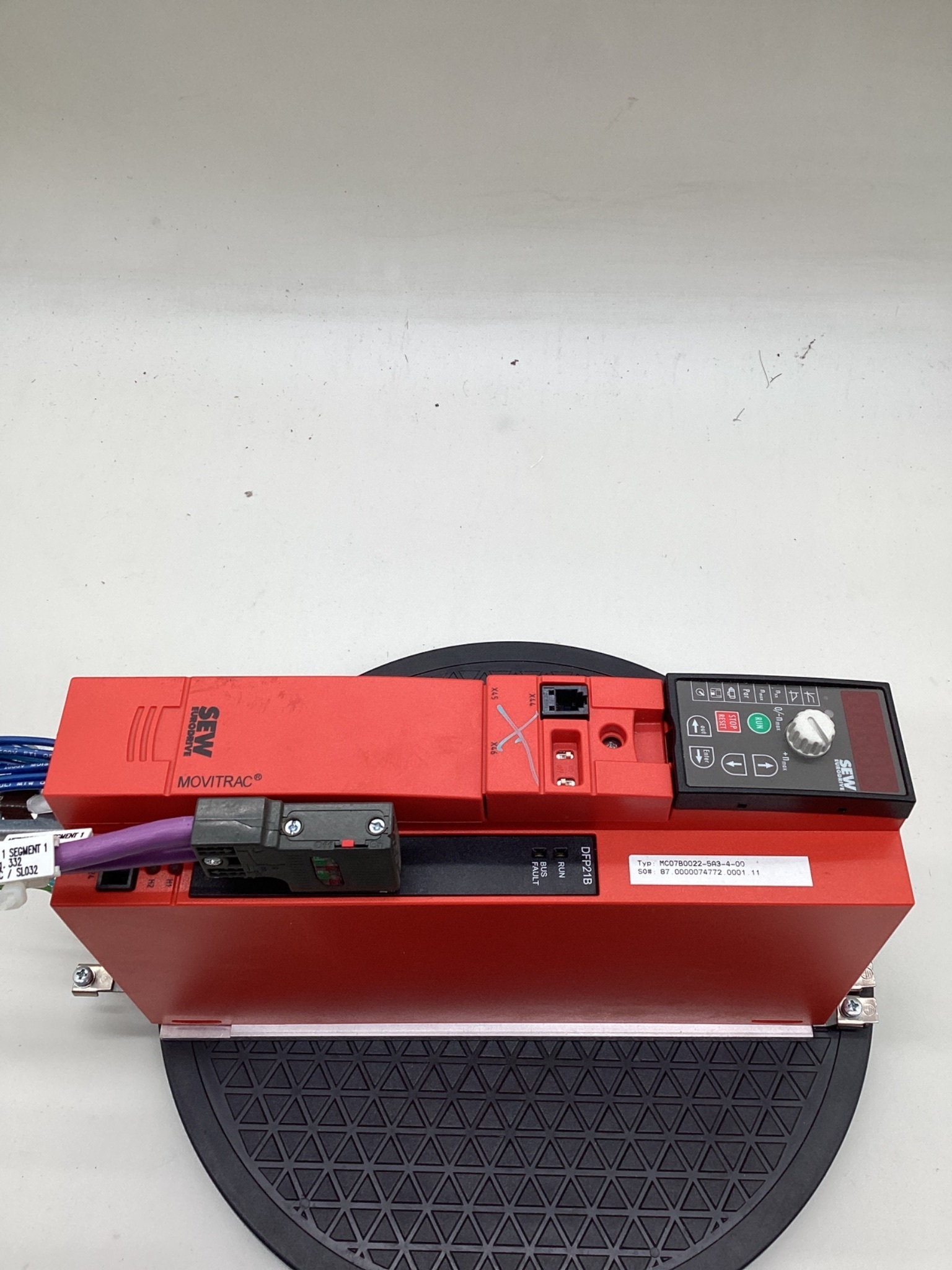 SEW-EURODRIVE MC07B0022-5A3-4-00 MOVITRAC B Variable Frequency Drive USED 1