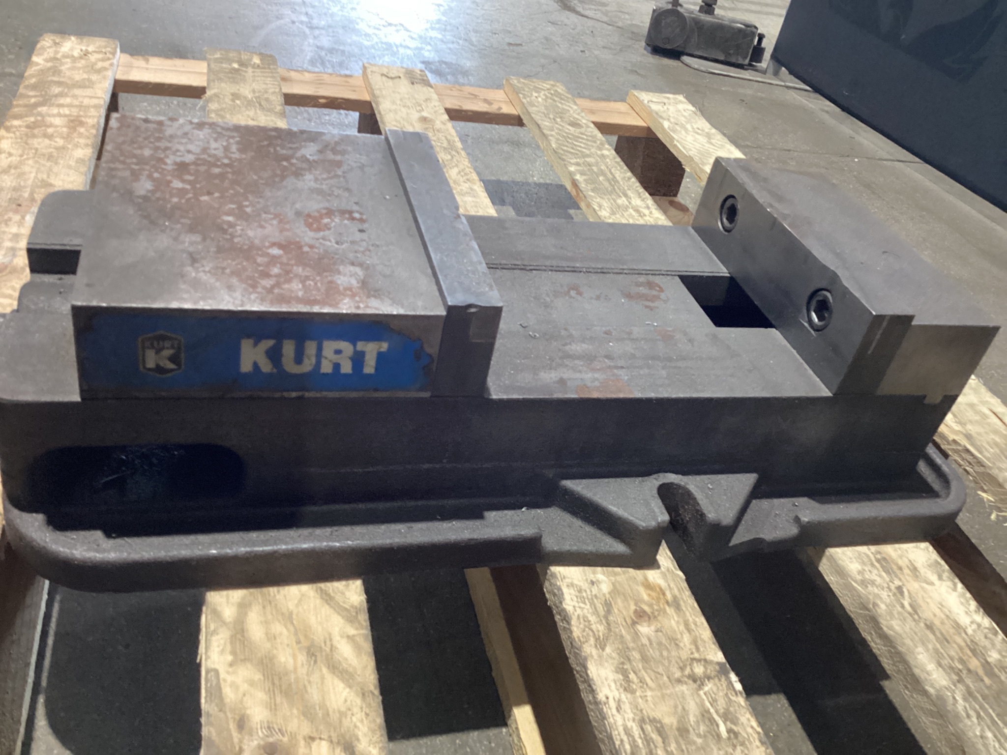 KURT D810-000463 8 In Machine Vise USED 1