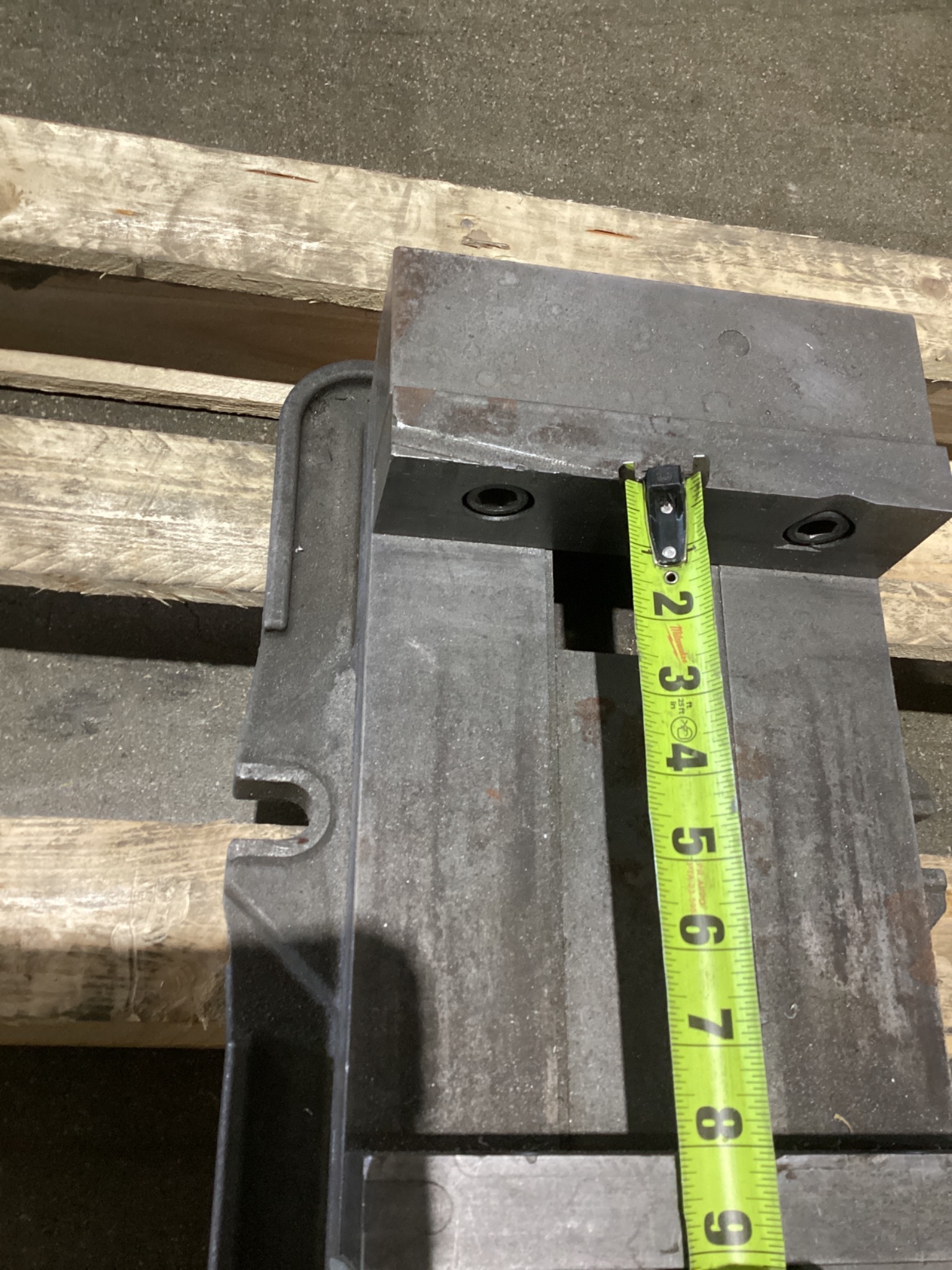 KURT D810-000463 8 In Machine Vise USED 3