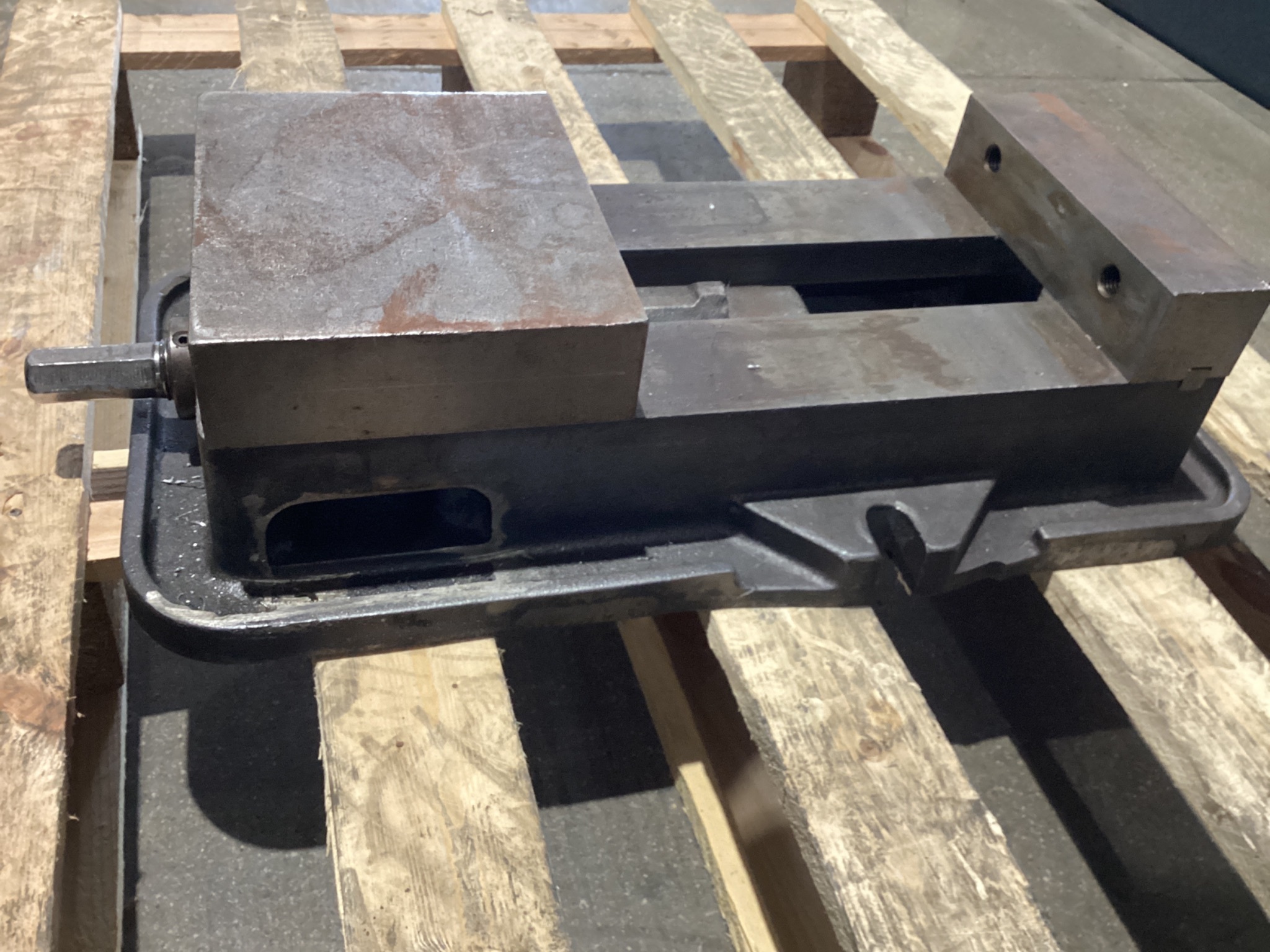 KURT D810-000463 Machine Vise USED 2