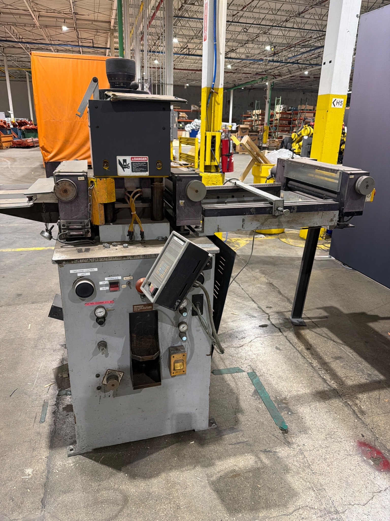 PRECCO 1220‑L 40 Ton Press USED - For Parts Only 4