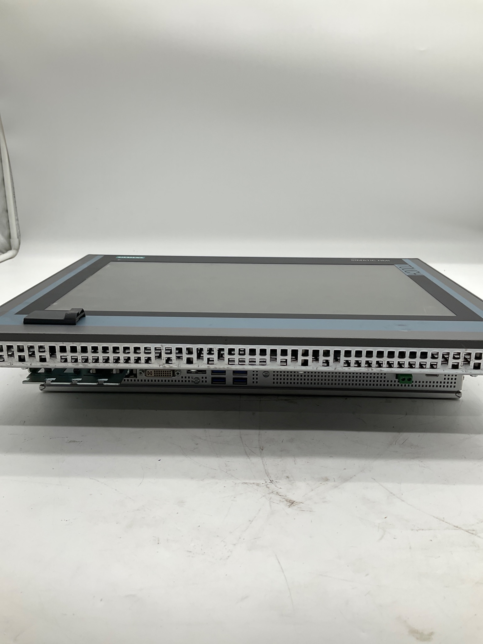 SIEMENS 6AV7240-6BD07-0KA0 SIMATIC IPC477D 15" Touch Panel PC USED 1