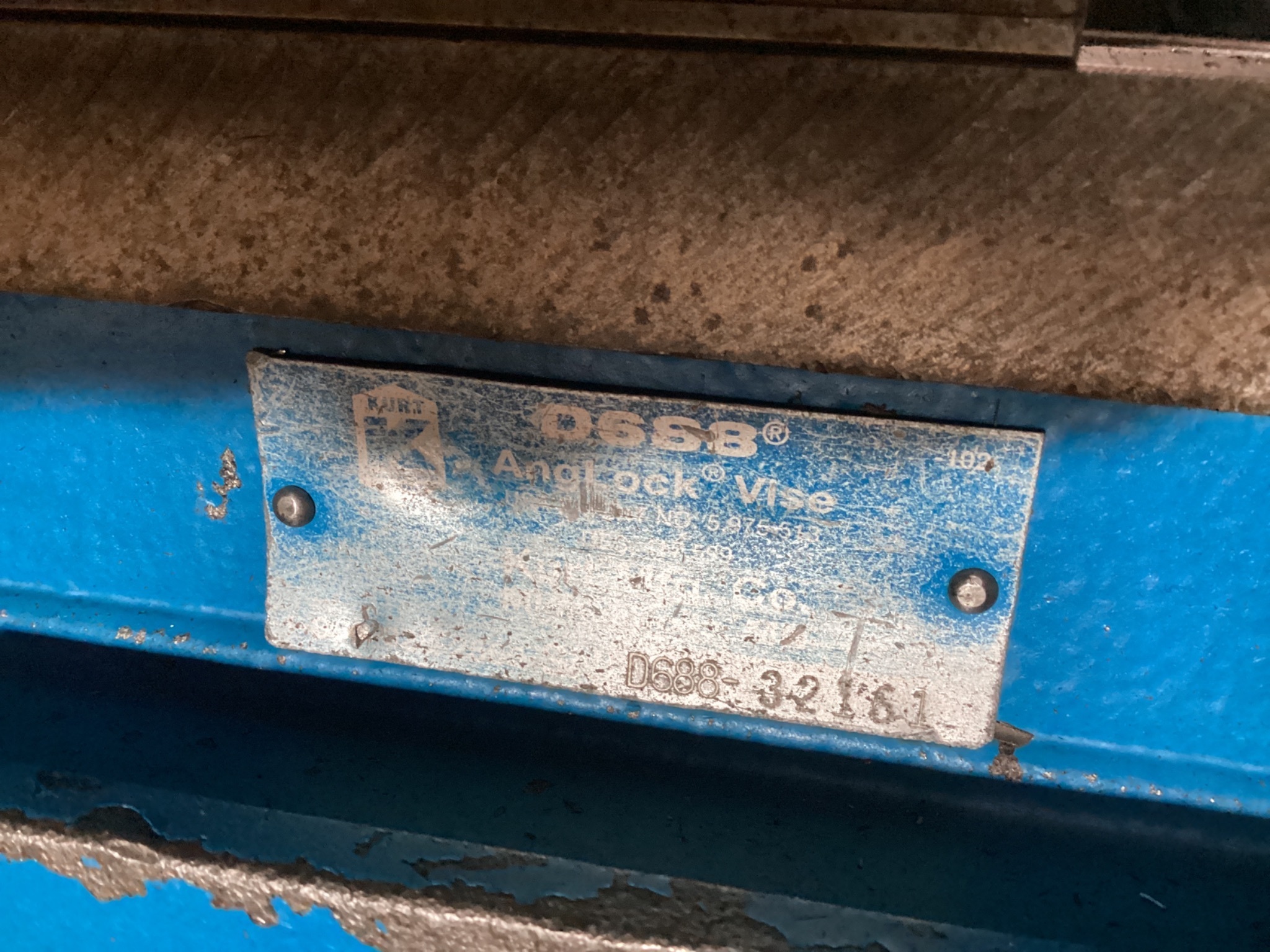 KURT D688 AngLock Machine Vise USED 4