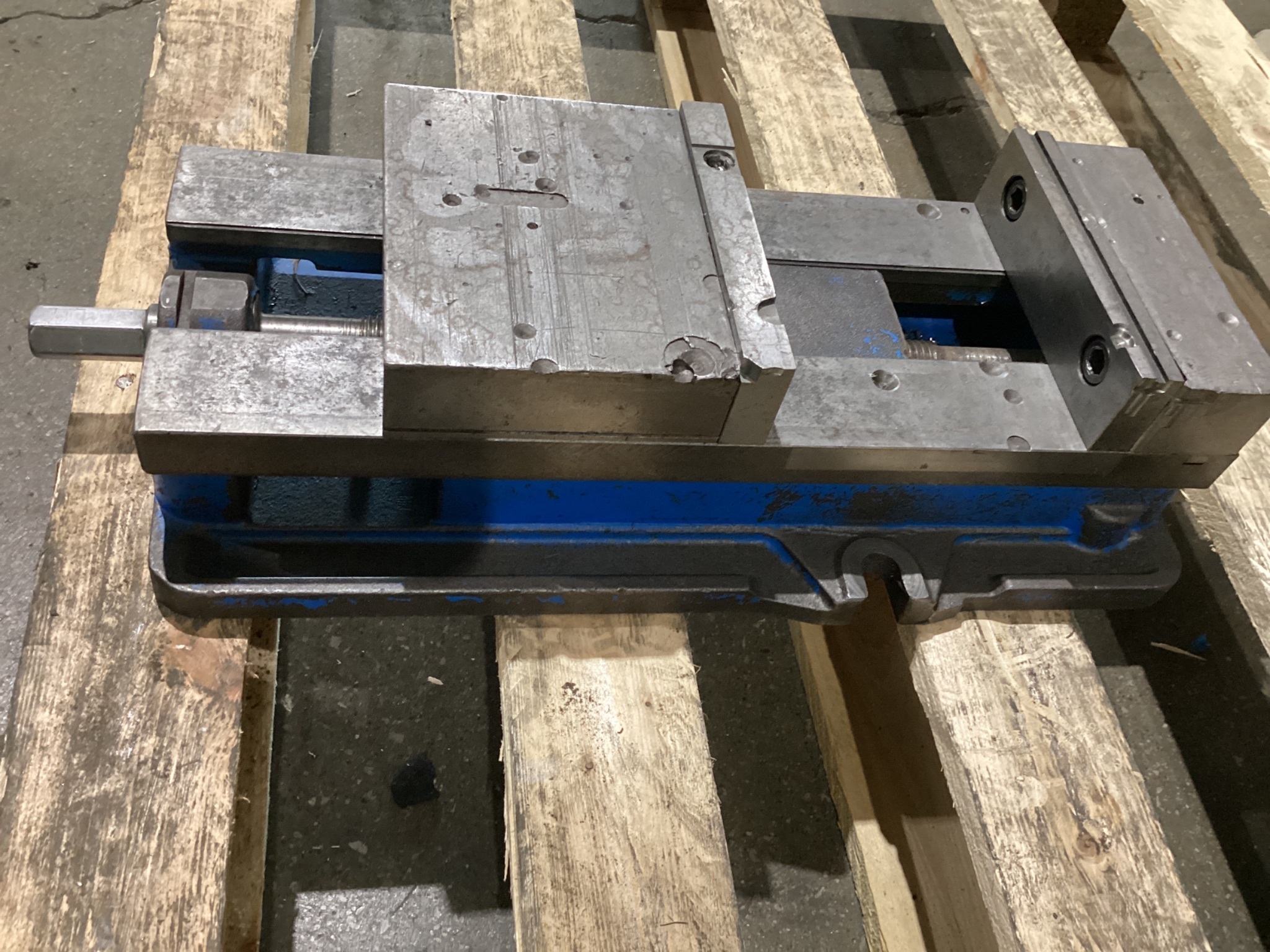 KURT D688 AngLock Machine Vise USED 1
