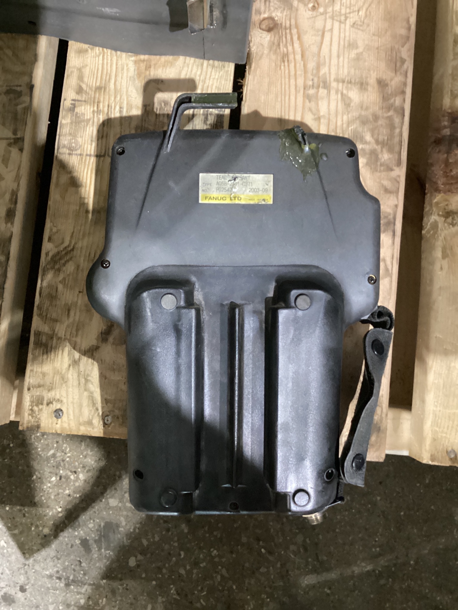 FANUC M-16iB/20 Complete With R-J3iB Controller TESTED USED 10
