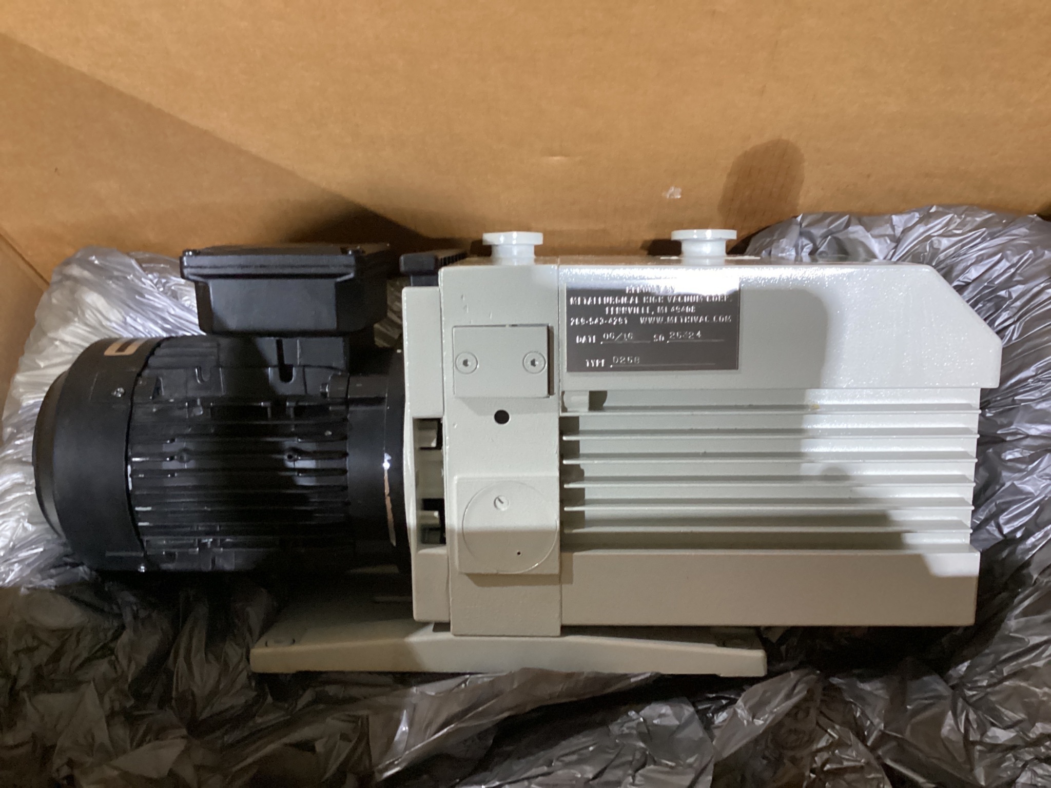 METALLURGICAL HIGH VACUUM D25B Rotary Vane Vacuum Pump USED 4