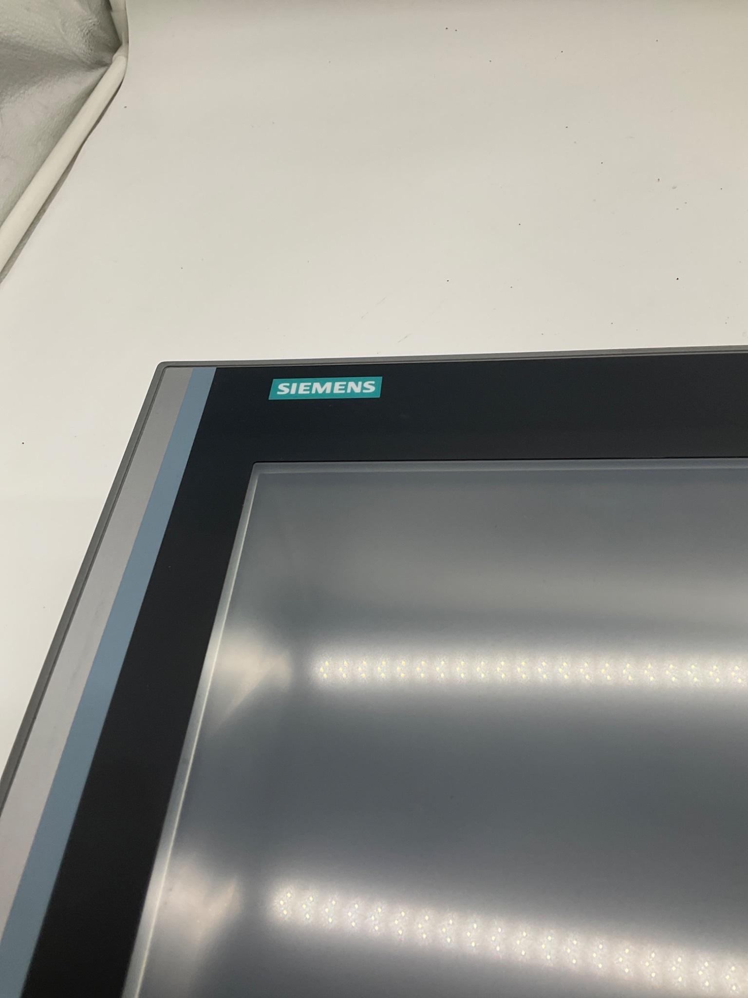 SIEMENS 6AV7240-3EC07-0HA0 SIMATIC IPC477D 22" Touch Panel PC USED 1