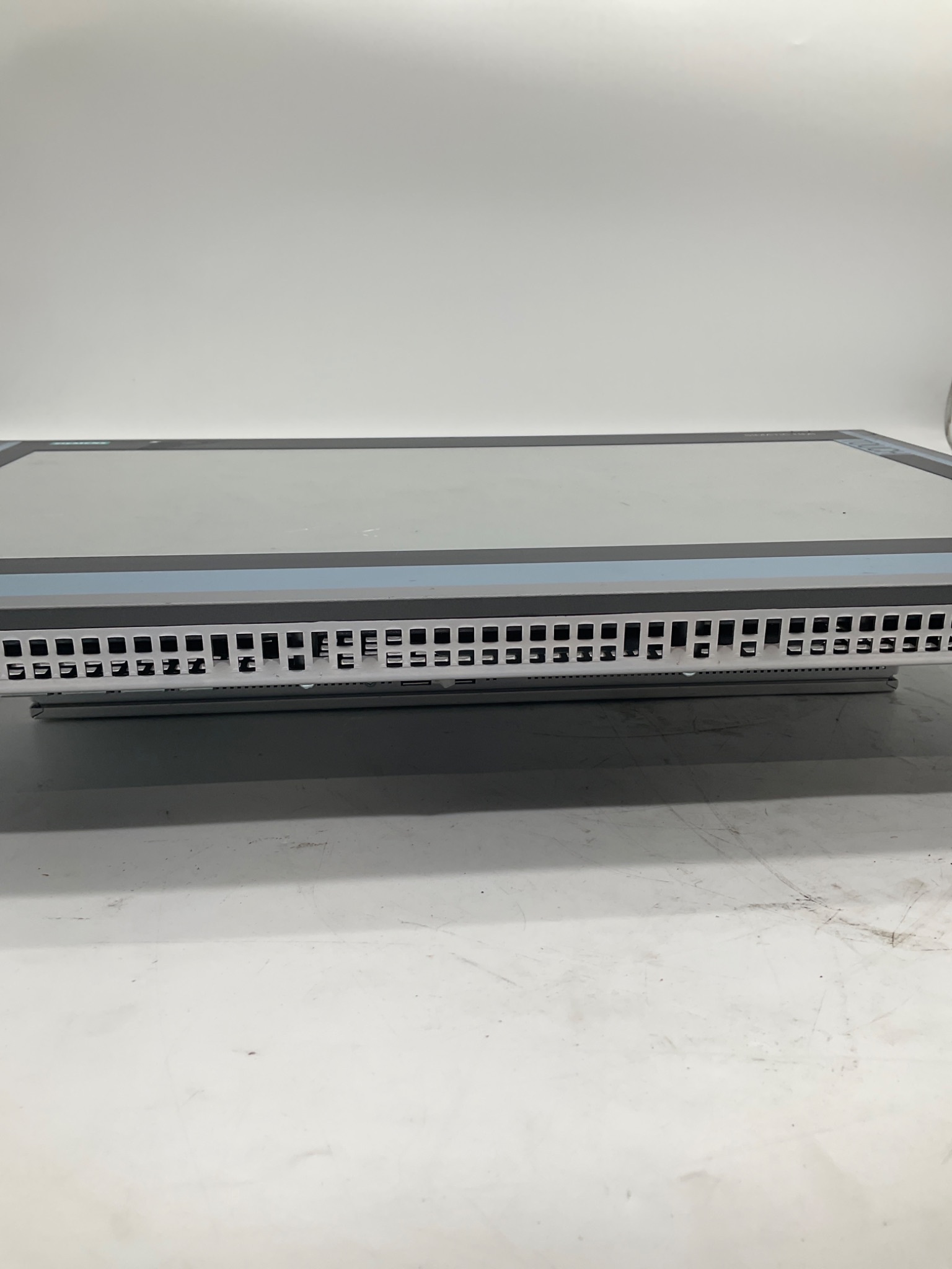 SIEMENS 6AV7240-6EC07-0HA0 SIMATIC IPC477D 22" Touch Panel PC USED 4