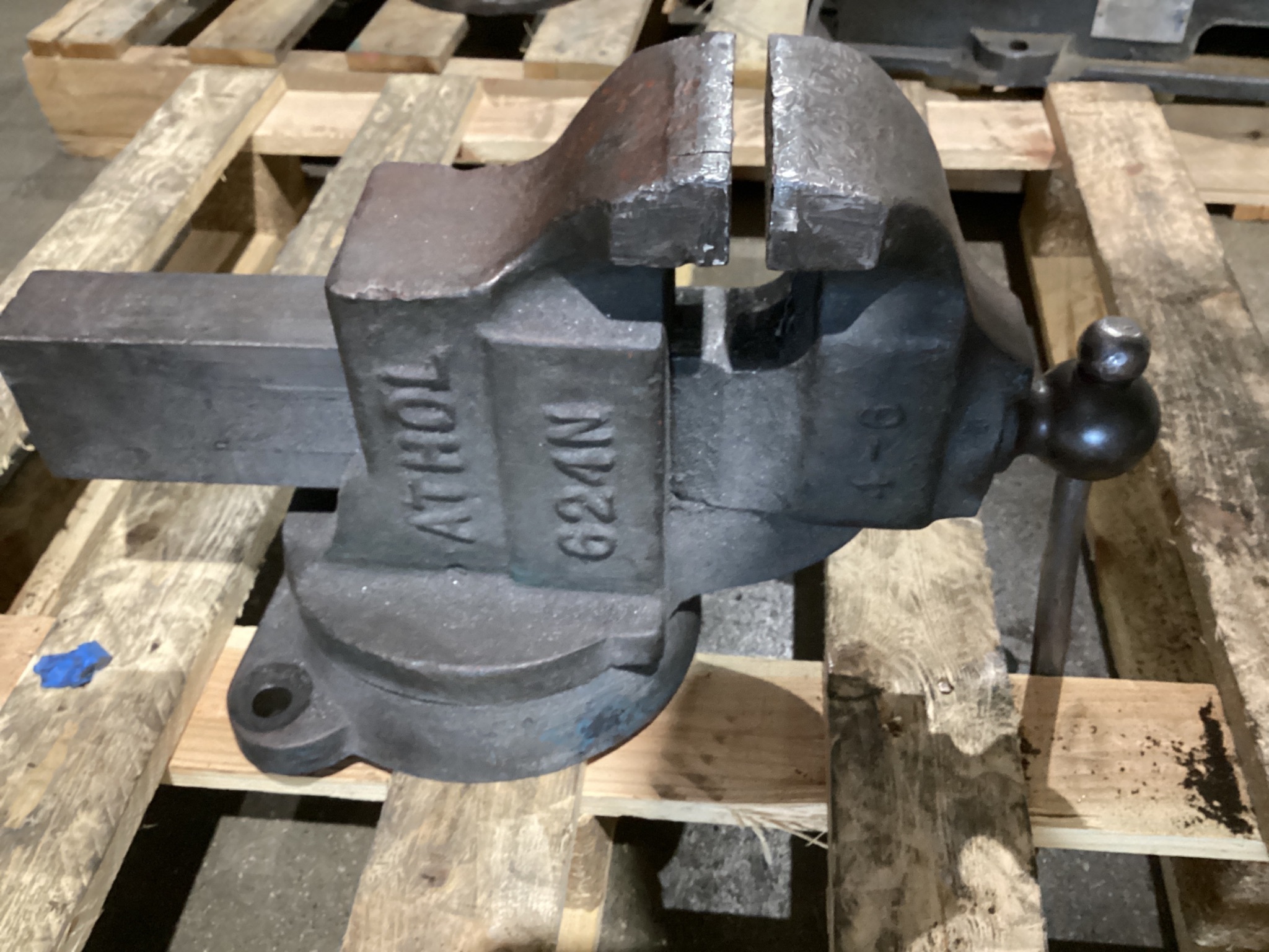 ATHOL NO. 624N Bench Vise USED 0