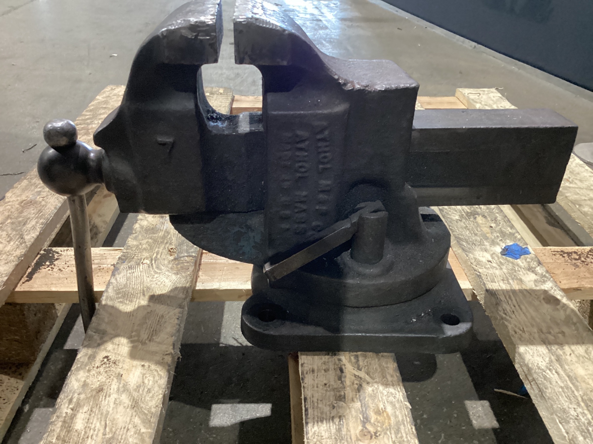 ATHOL NO. 624N Bench Vise USED 2