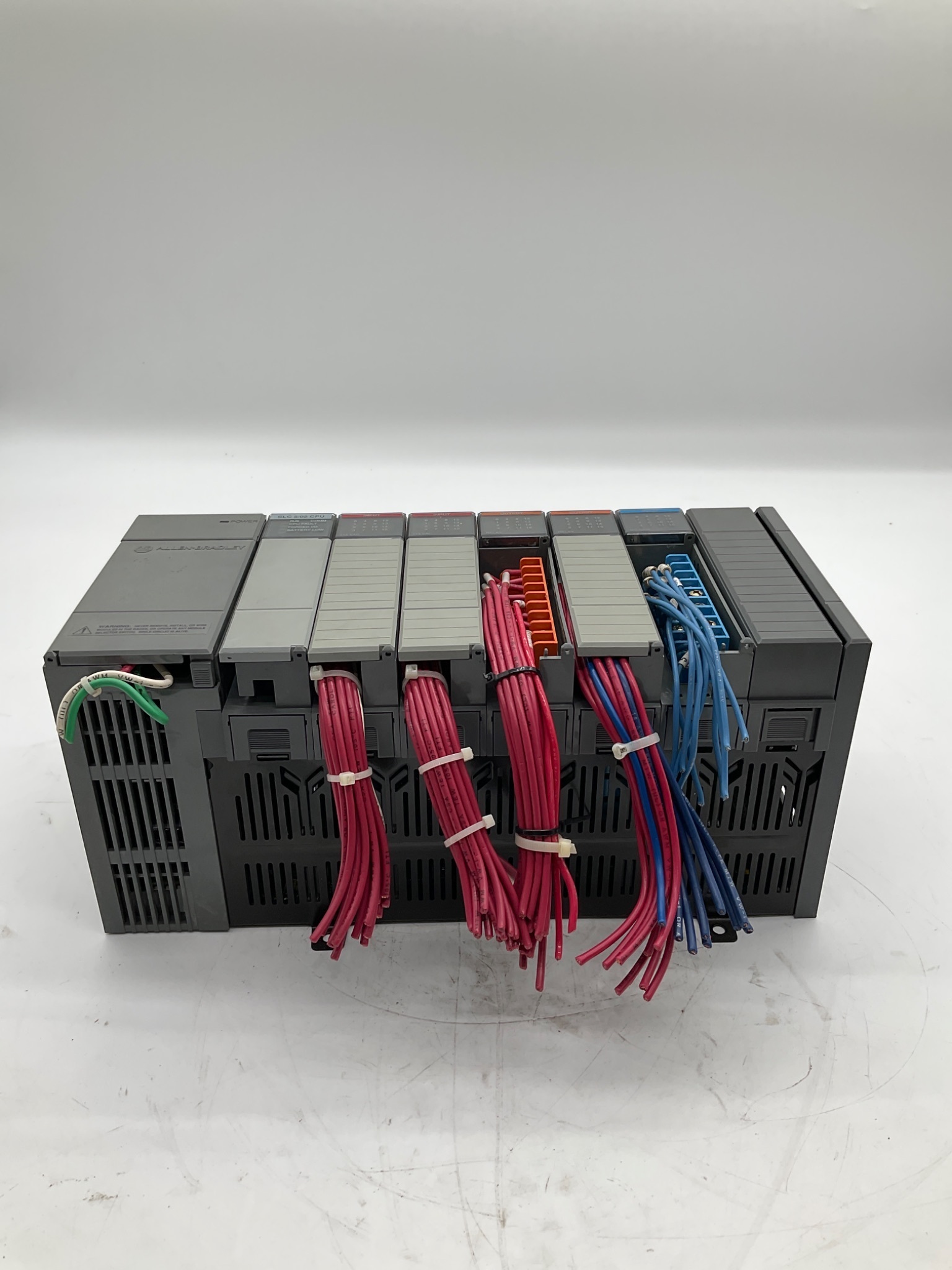 ALLEN-BRADLEY SLC 500 PLC Controller System With SLC 5/04 Processor, 7 Slot USED 0