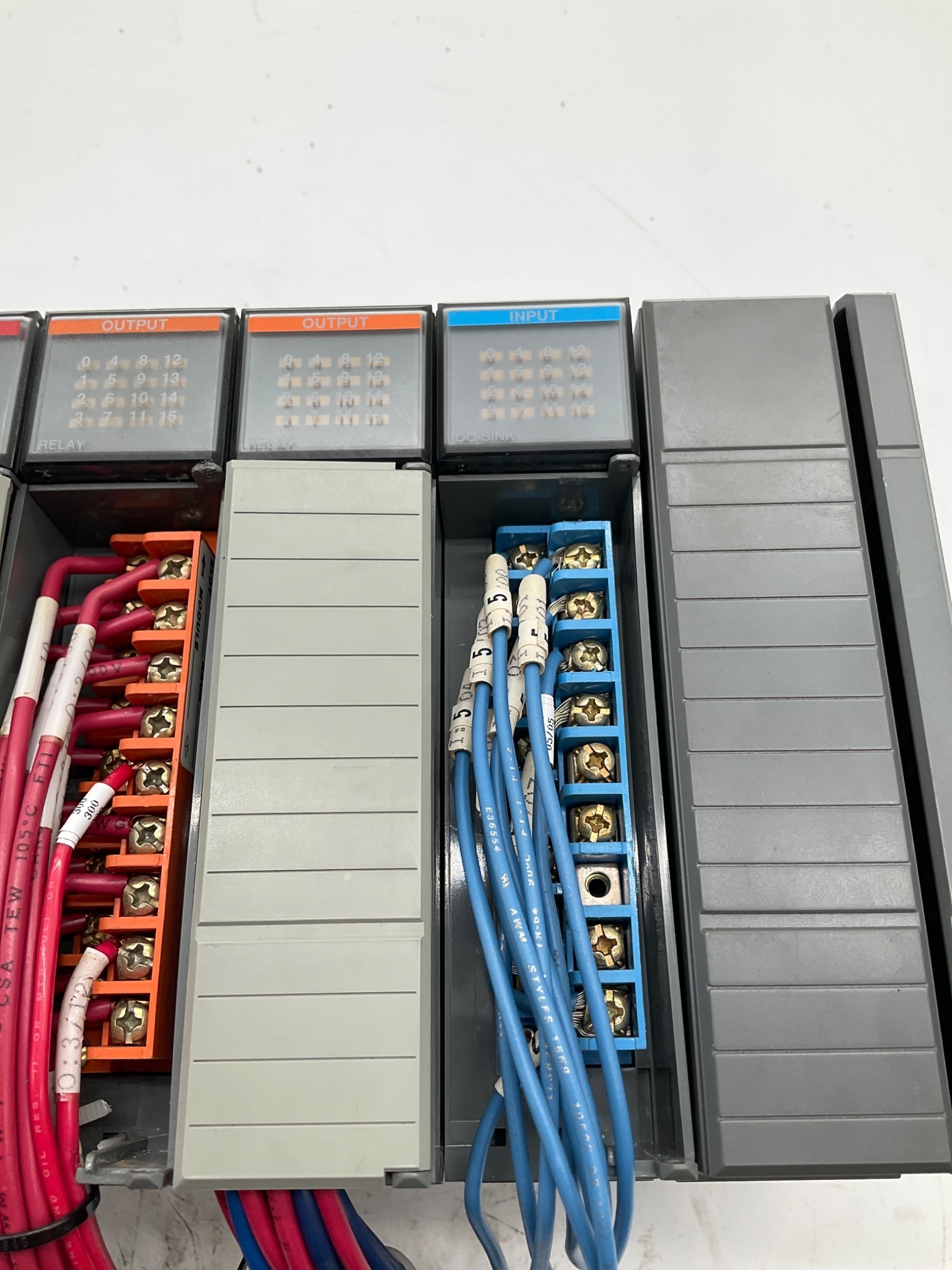 ALLEN-BRADLEY SLC 500 PLC Controller System With SLC 5/04 Processor, 7 Slot USED 4