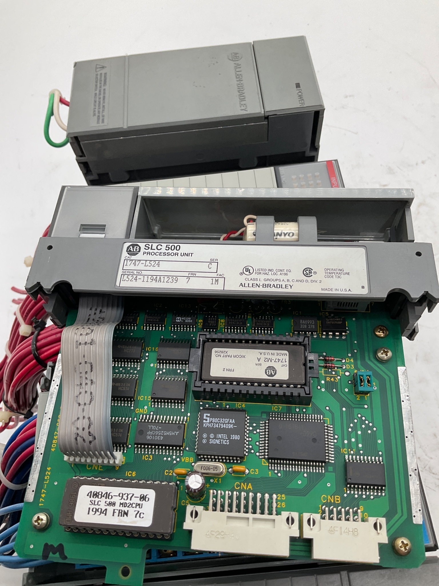 ALLEN-BRADLEY SLC 500 PLC Controller System With SLC 5/04 Processor, 7 Slot USED 7