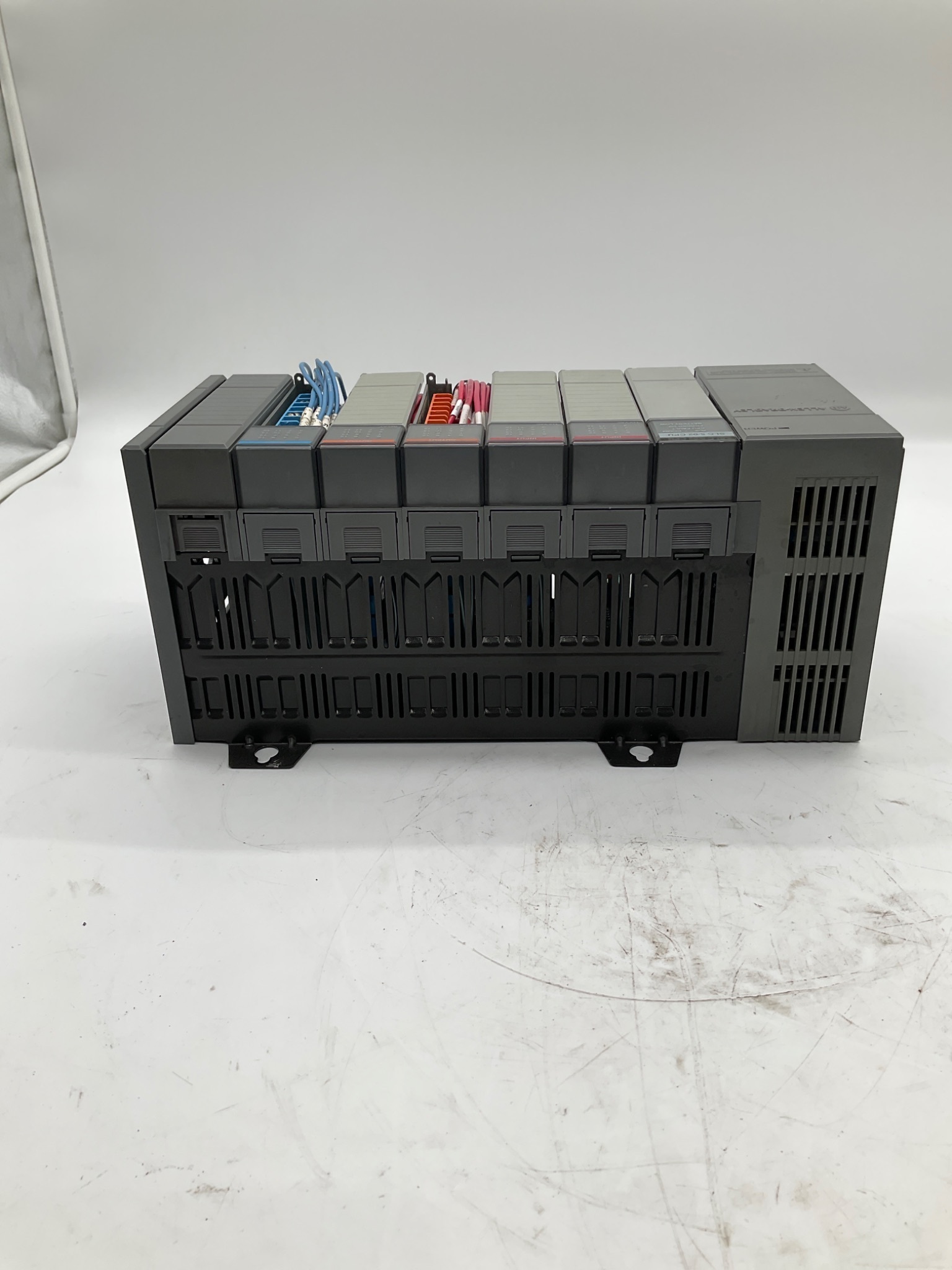 ALLEN-BRADLEY SLC 500 PLC Controller System With SLC 5/04 Processor, 7 Slot USED 9