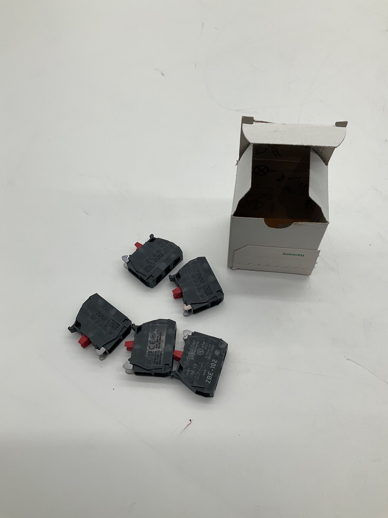 SCHNEIDER ELECTRIC ZBE102 Harmony Contact Block 1NC (Box of 5) NEW 2