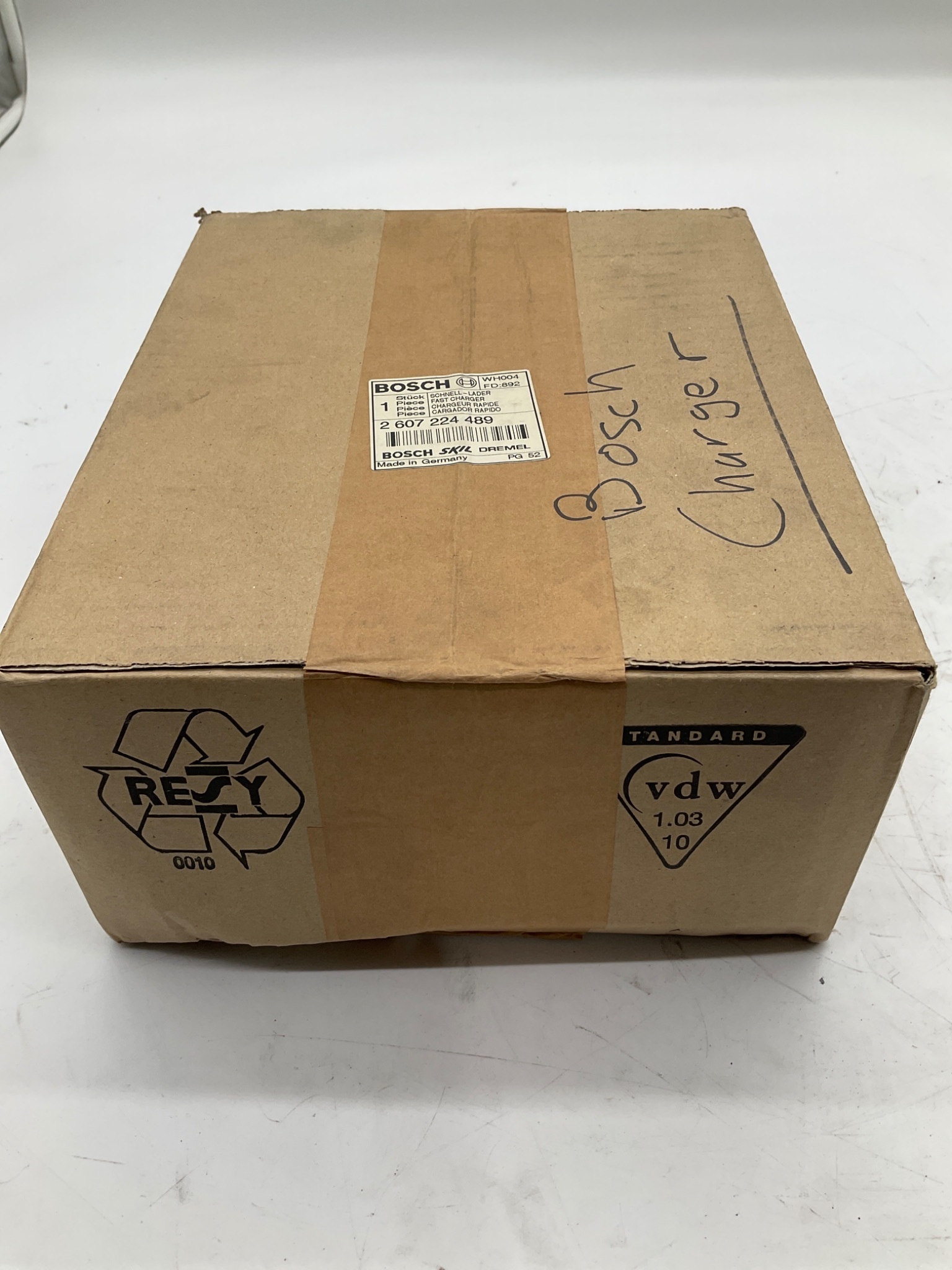 Bosch 2 607 224 489 Fast Charger NEW 0
