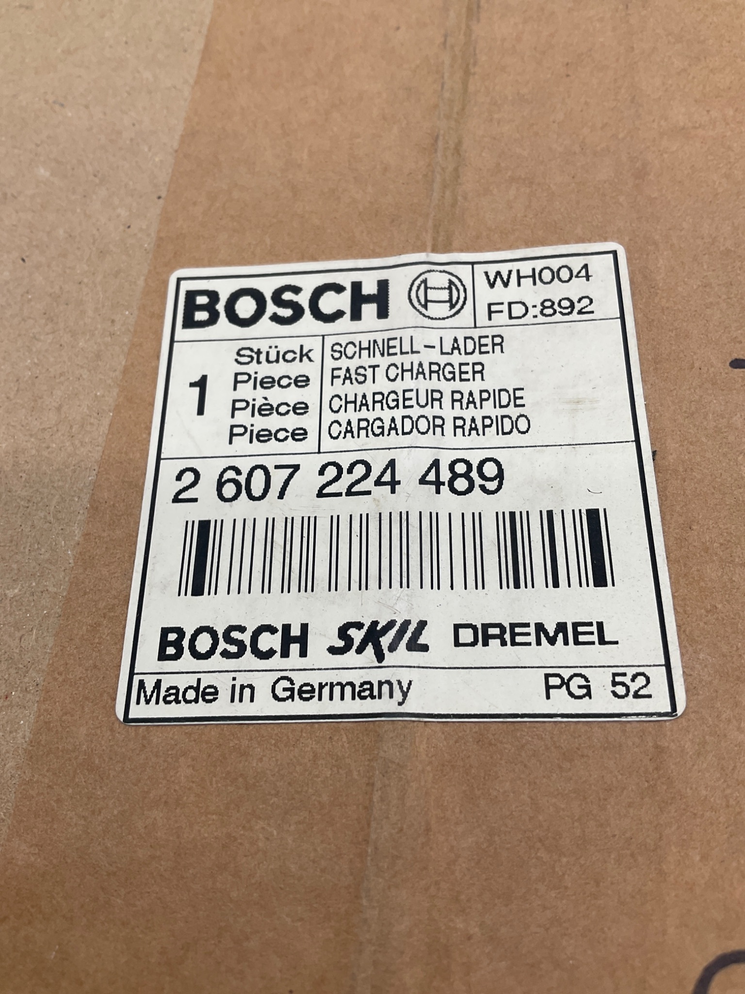 Bosch 2 607 224 489 Fast Charger NEW 1