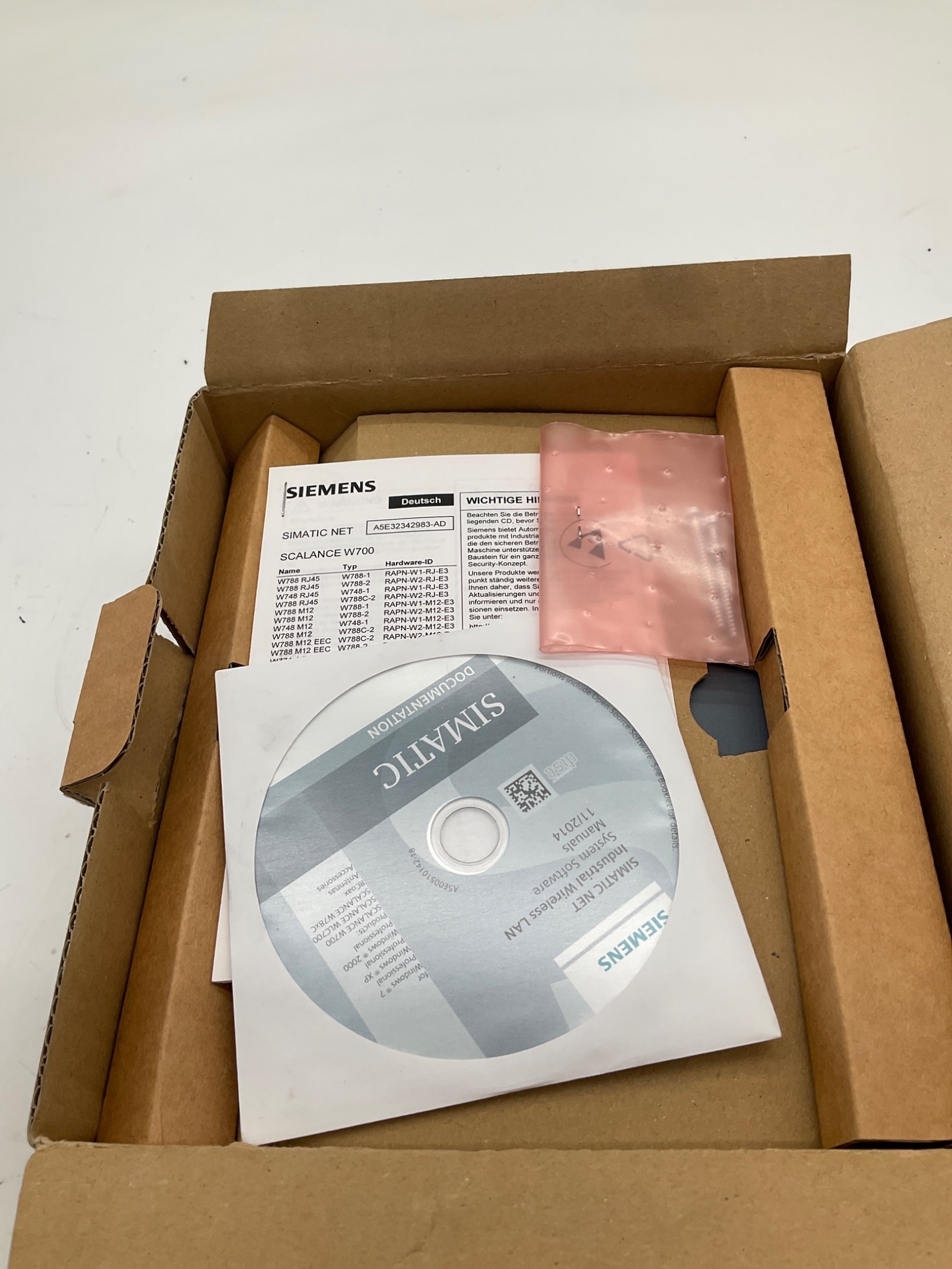 Siemens 6GK5748-1FC00-0AB0 SCALANCE W748-1 Client Module Access Point NEW 2