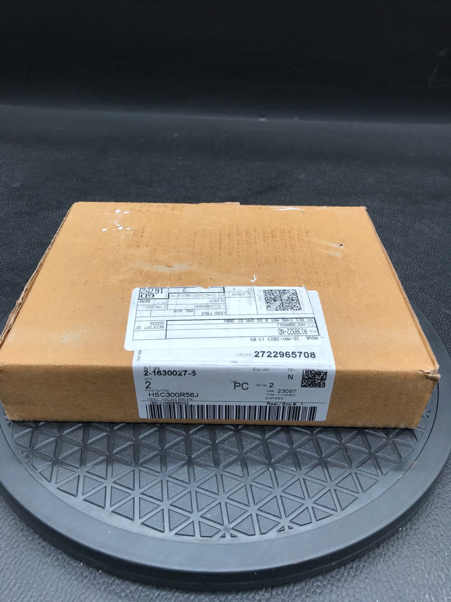 TE Connectivity HSC300R56J 300W Chassis Mount Resistor 0.56 Ohm 5% (Set of 2) NEW 1