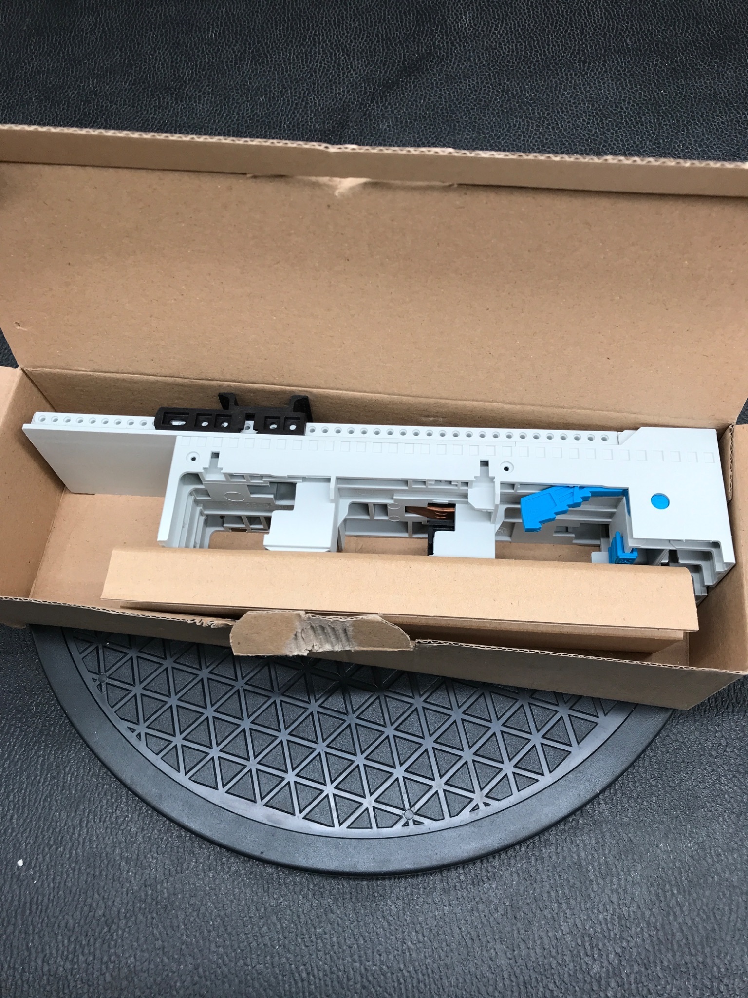 Allen-Bradley 141A-GM54S MCS Standard Busbar Module Size 4 NEW 4