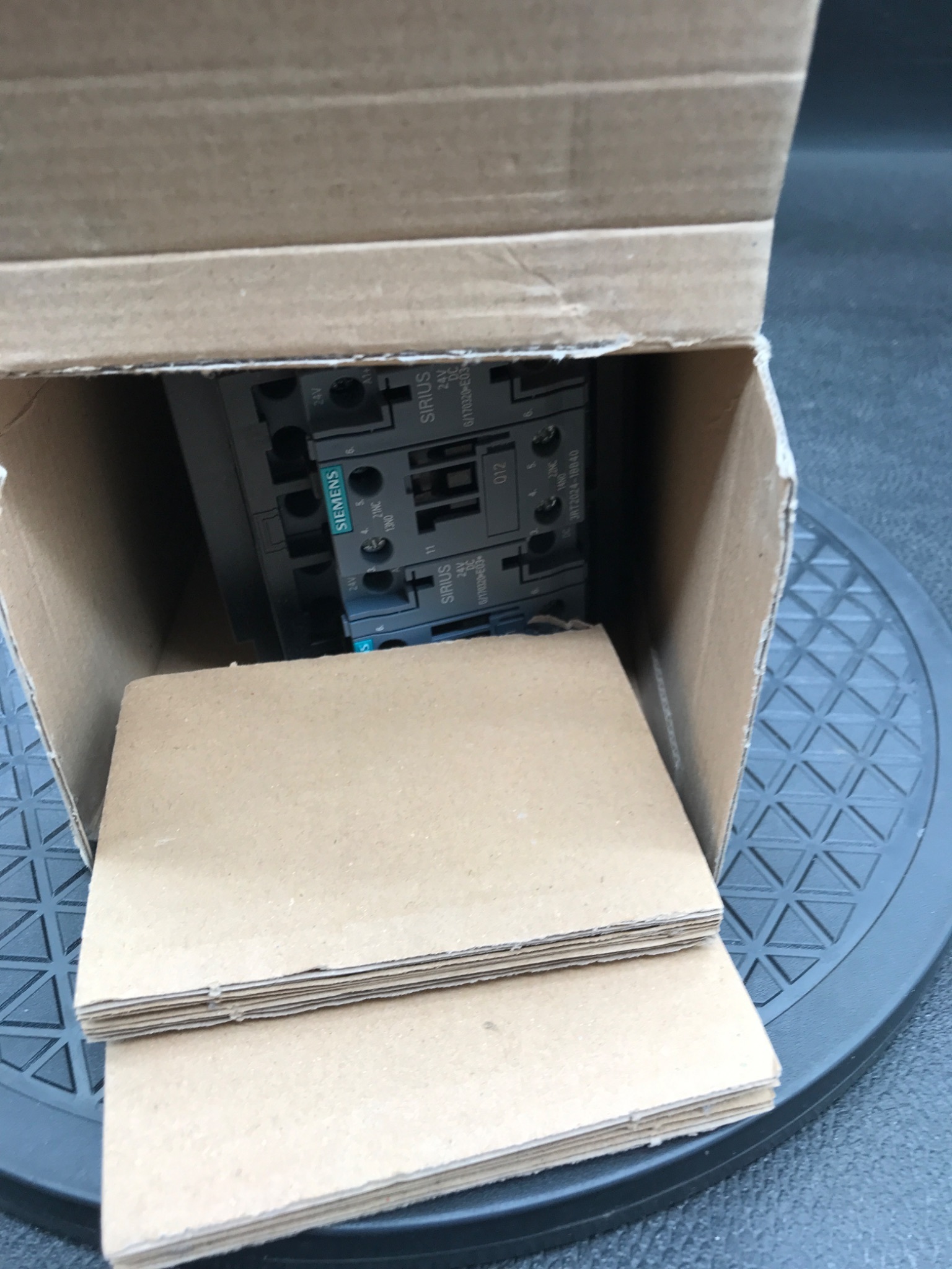SIEMENS 3RA2324-8XB30-1BB4 Reversing Contactor Combination NEW 4