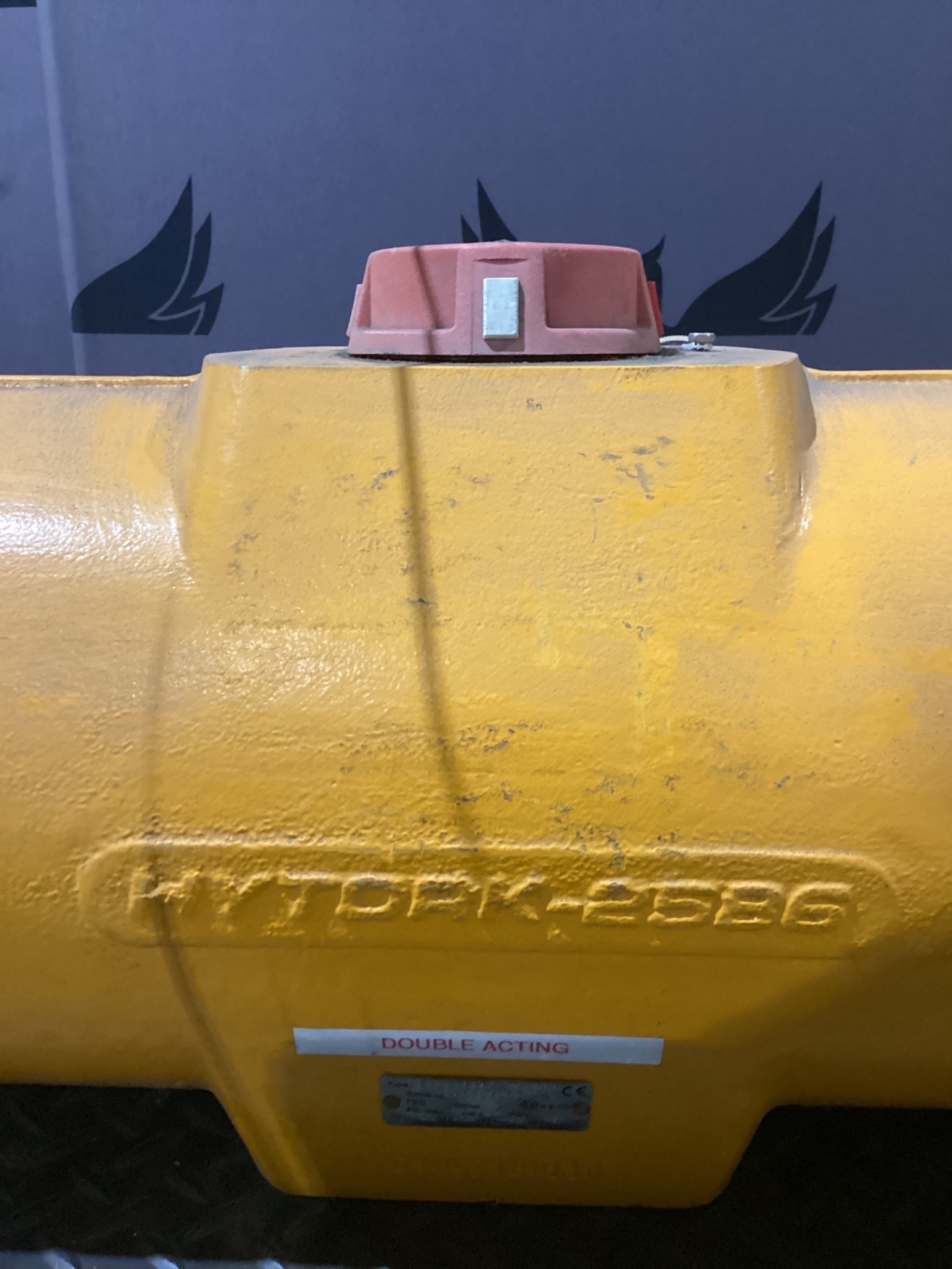 HYTORK EIA-7585-880-000 Pneumatic Valve Actuator Double Acting USED 1