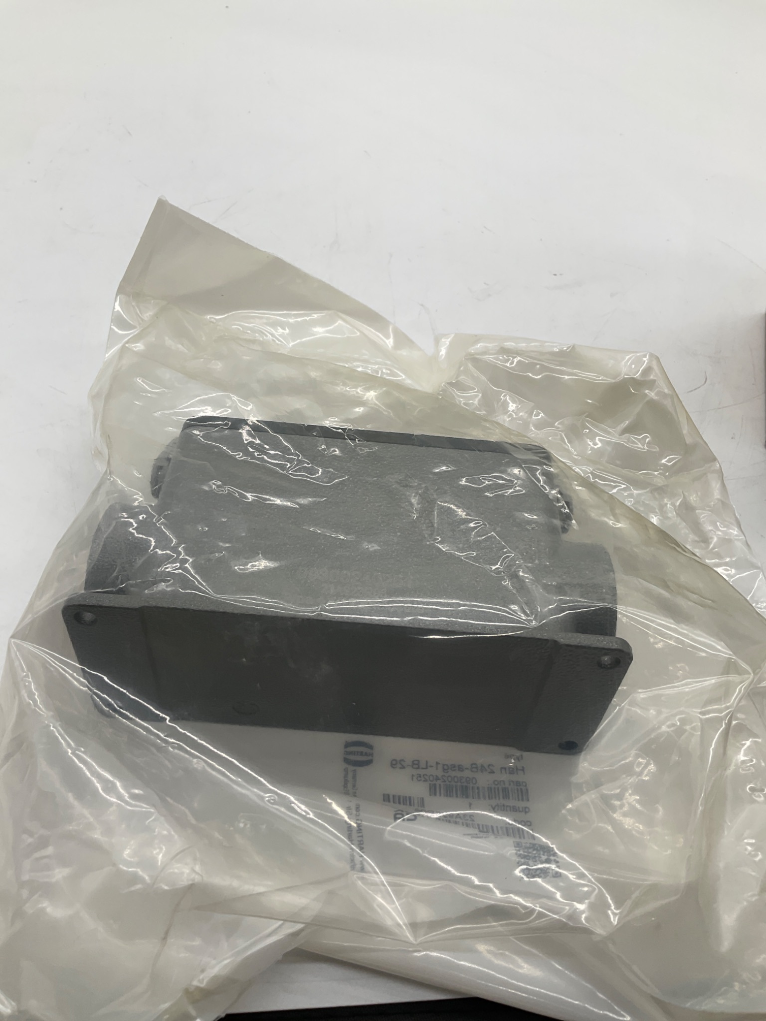 HARTING HAN 24B-ASG1-LB-29 Bulkhead Mounted Hood 09300240251 NEW 2