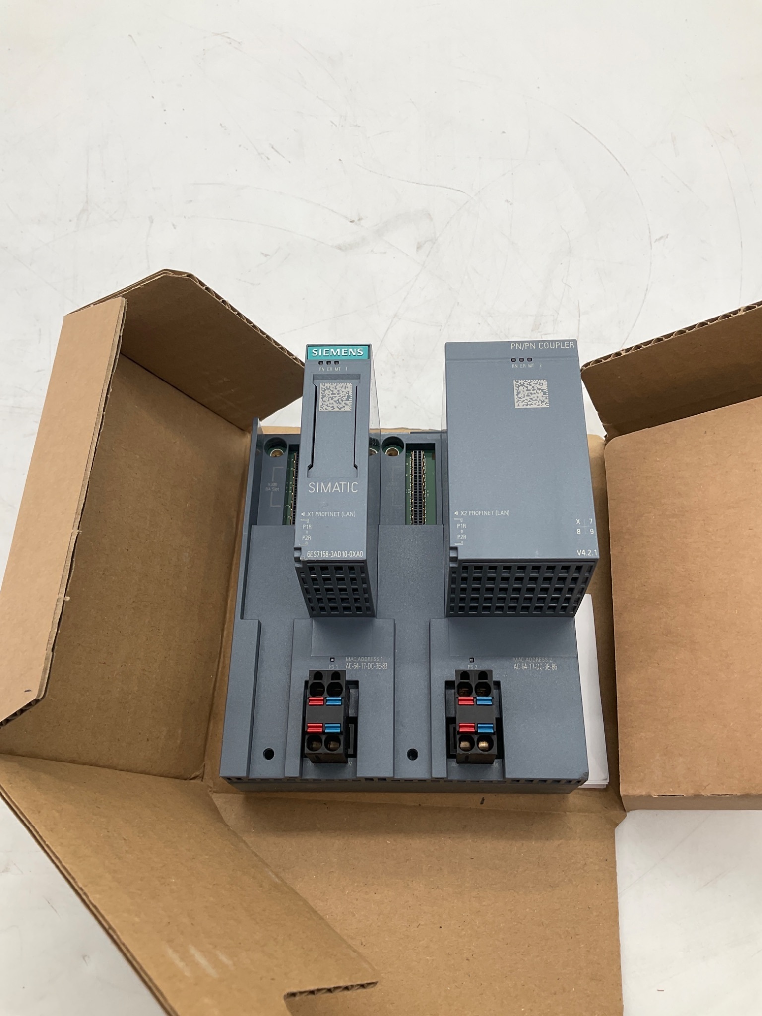 SIEMENS 6ES7 158-3AD10-0XA0 SIMATIC ET 200SP PN/PN Coupler NEW 2