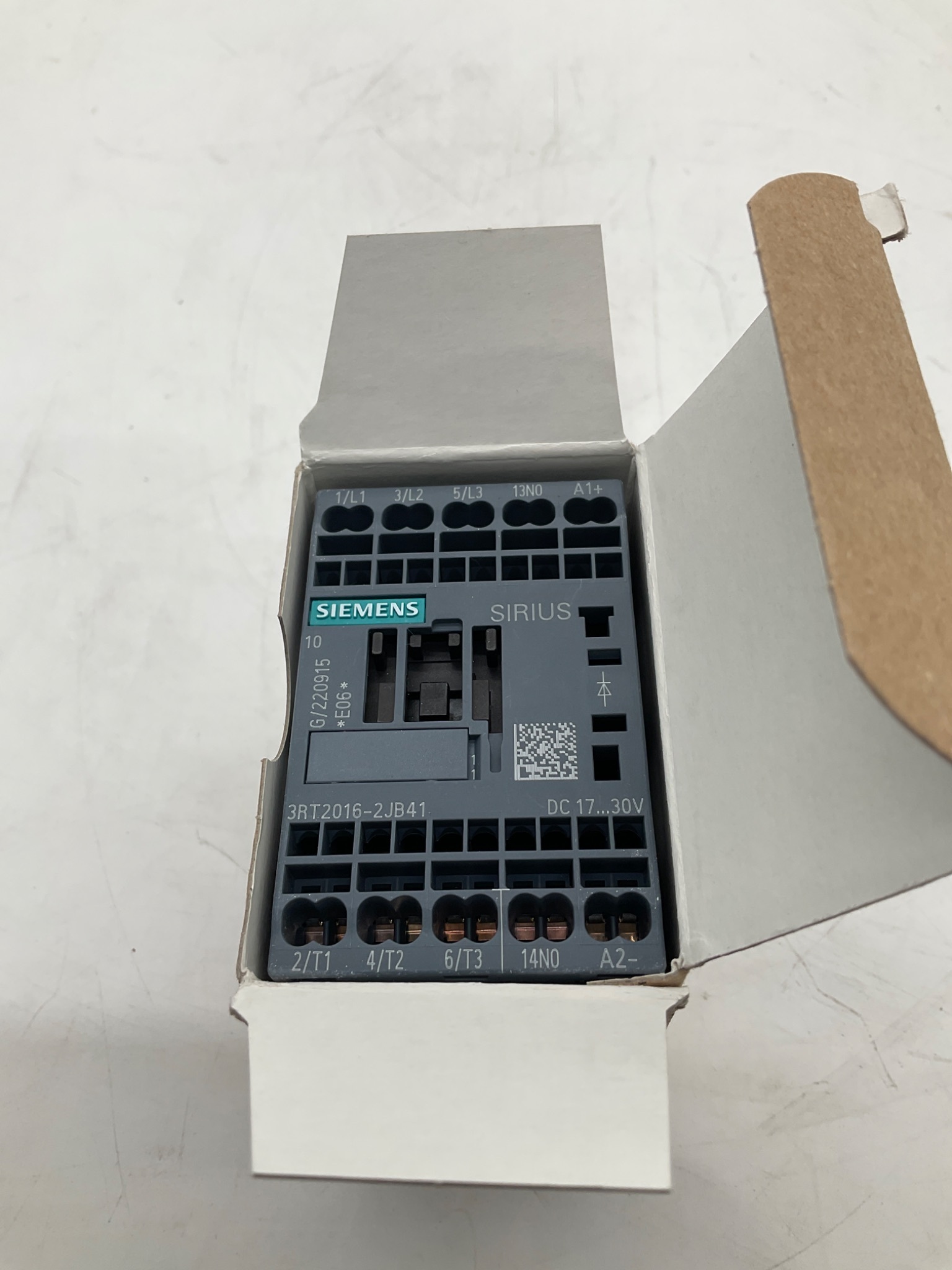 SIEMENS 3RT2016-2JB41 SIRIUS Contactor 9A 17-30VDC 1NO NEW 2