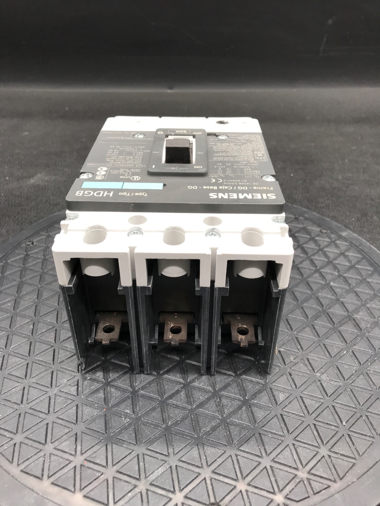 SIEMENS 3VL2515-3RR30-0AA0 50A 3-Pole Molded Case Circuit Breaker USED 3
