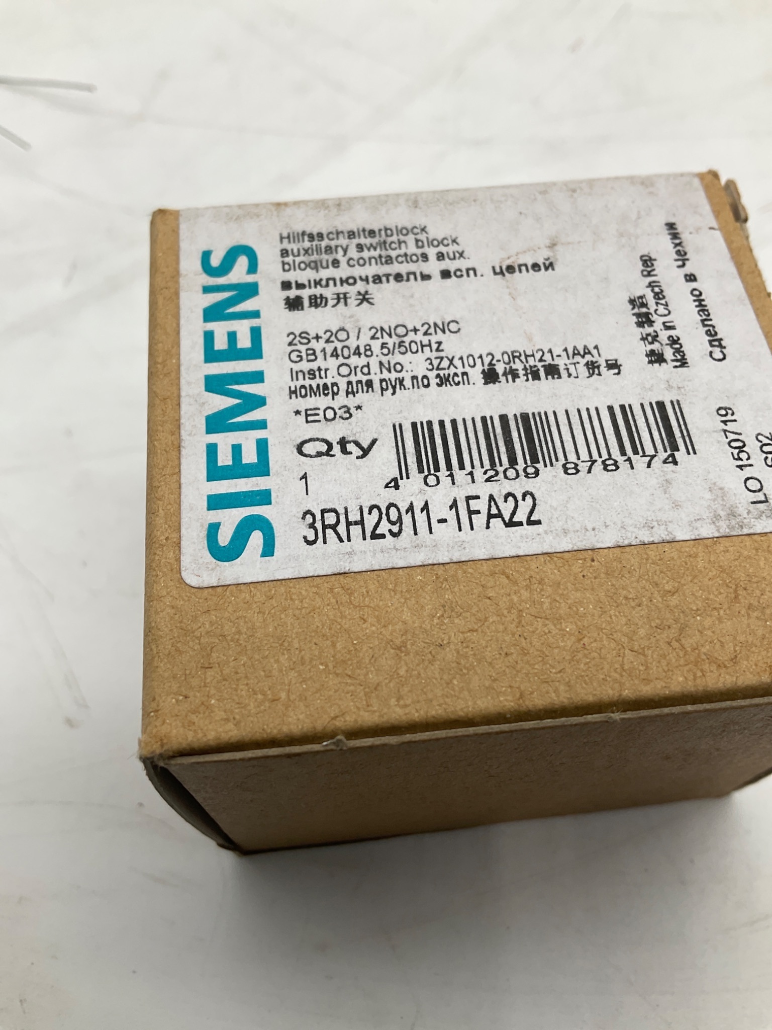 SIEMENS 3RH2911-1FA22 Auxiliary Contact Block 2NO+2NC NEW 4