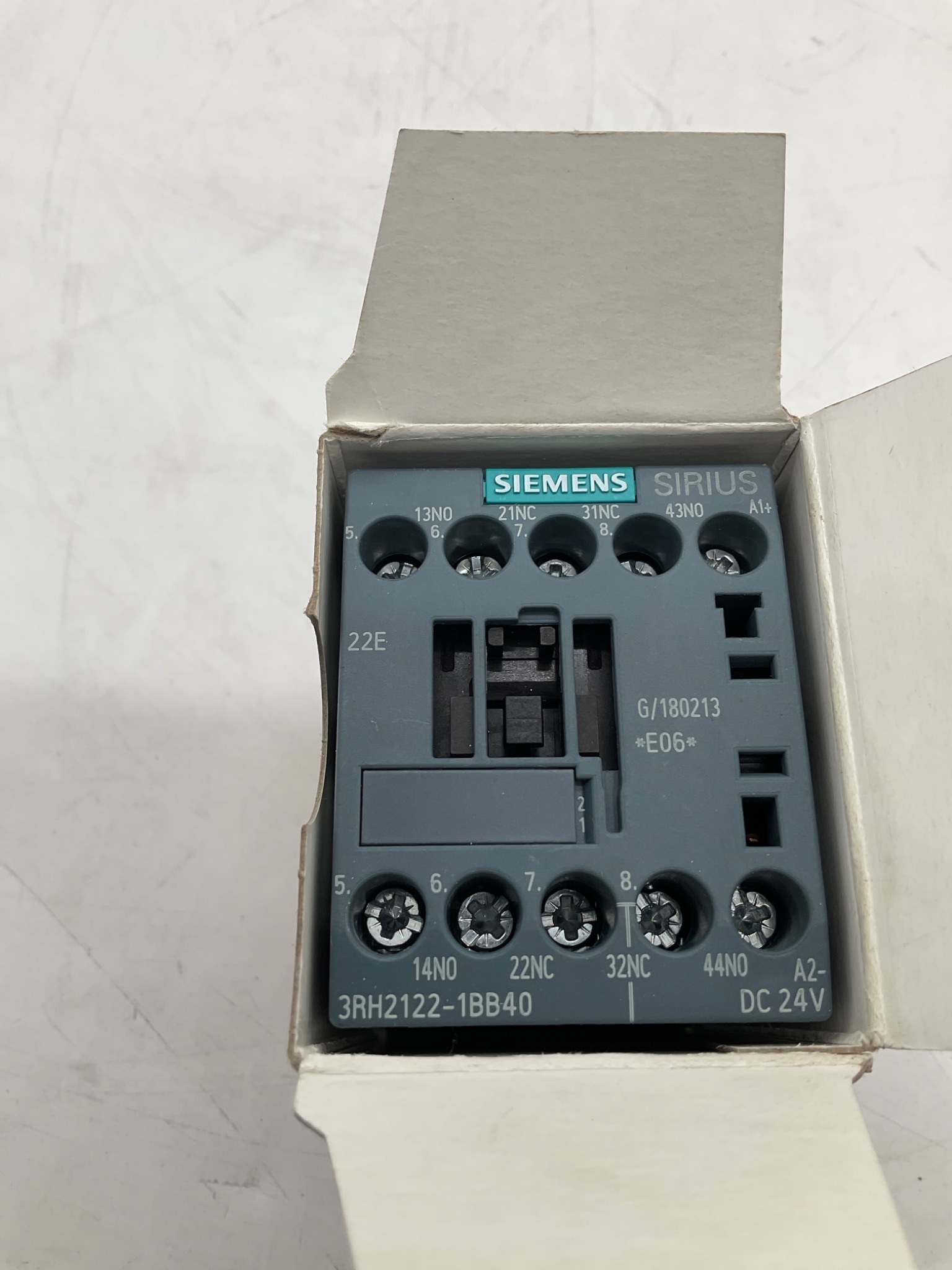 SIEMENS 3RH2122-1BB40 SIRIUS Control Relay 2NO+2NC 24VDC NEW 3