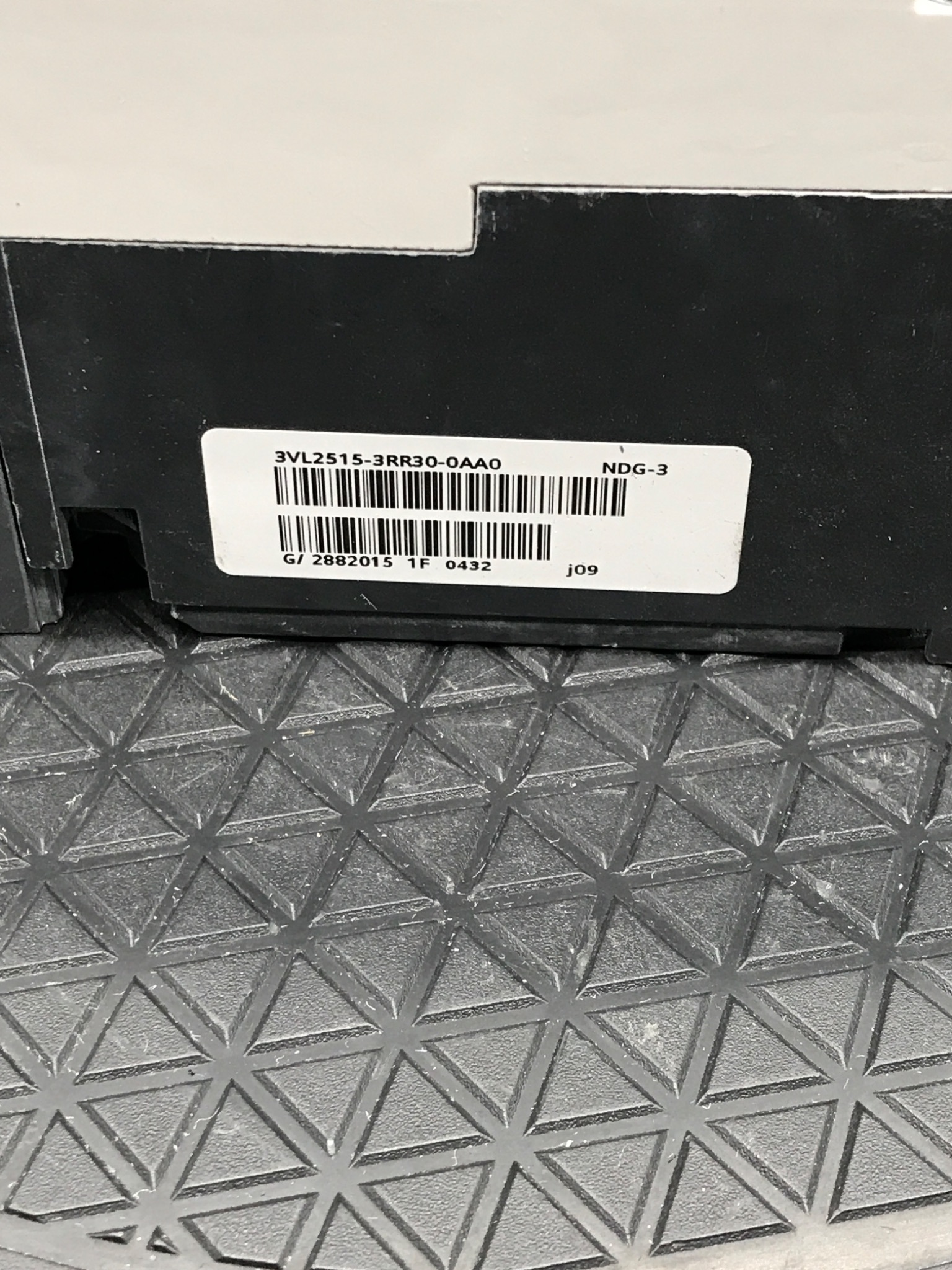 SIEMENS 3VL2515-3RR30-0AA0 50A 3-Pole Molded Case Circuit Breaker USED 6