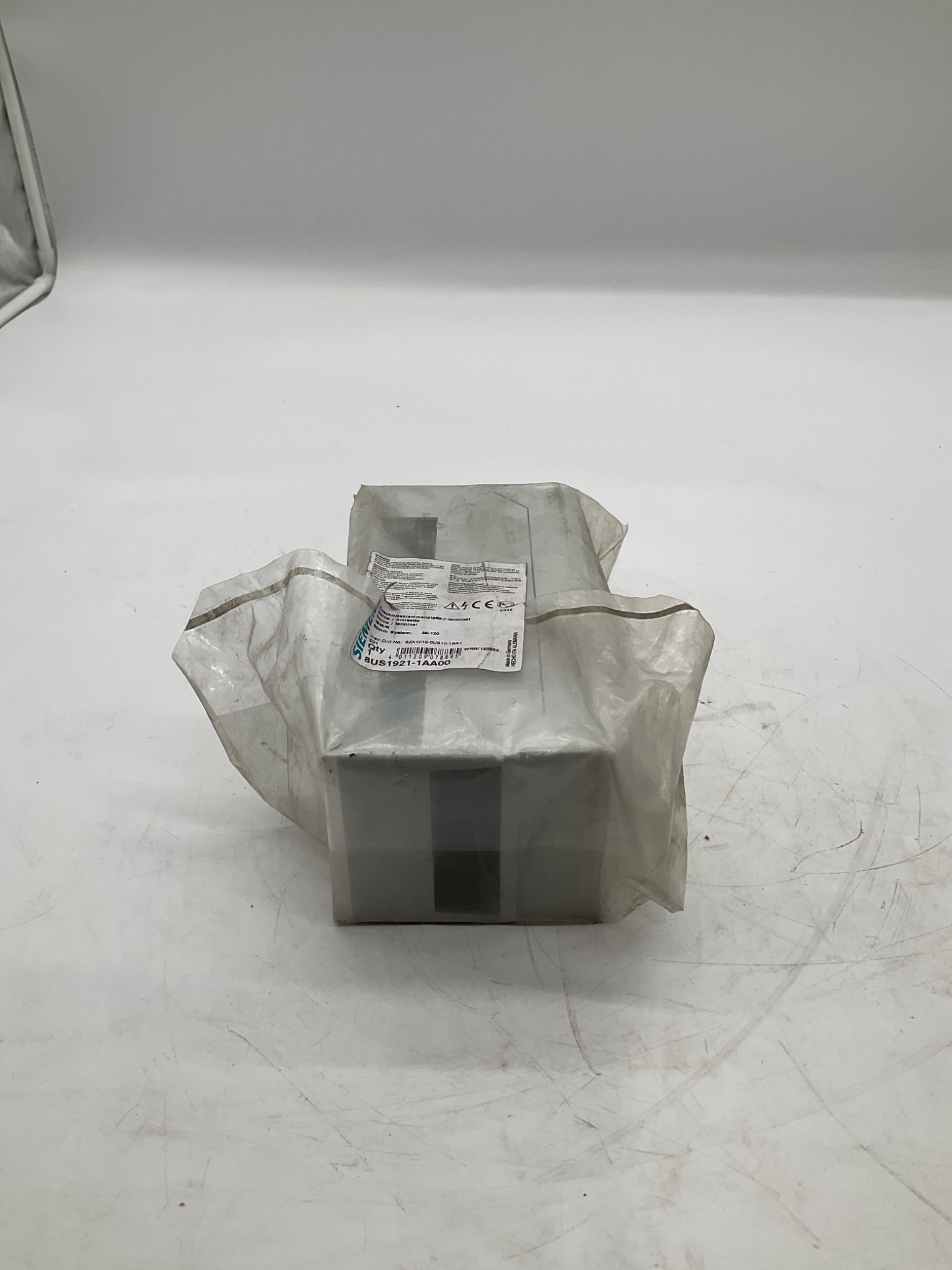 SIEMENS 8US1921-1AA00 Terminal Plate 60mm Busbar System NEW 0