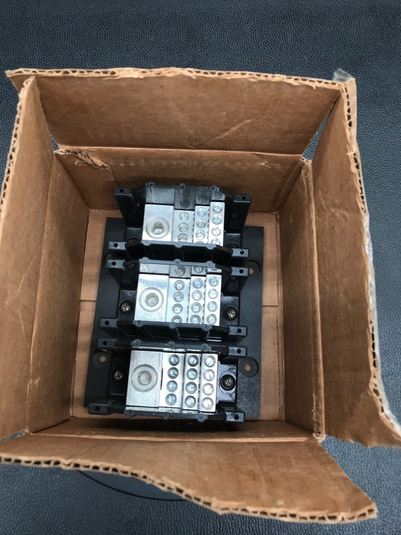 EDISON HPB312-3 Power Distribution Block 310A 600V 3-Pole NEW 4