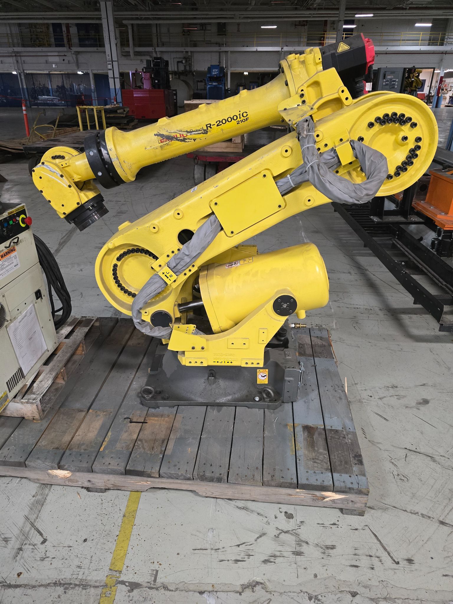 FANUC R-2000IC/210F ROBOT AND R30IB CONTROLLER - MISSING TEACH PENDANT - USED 0