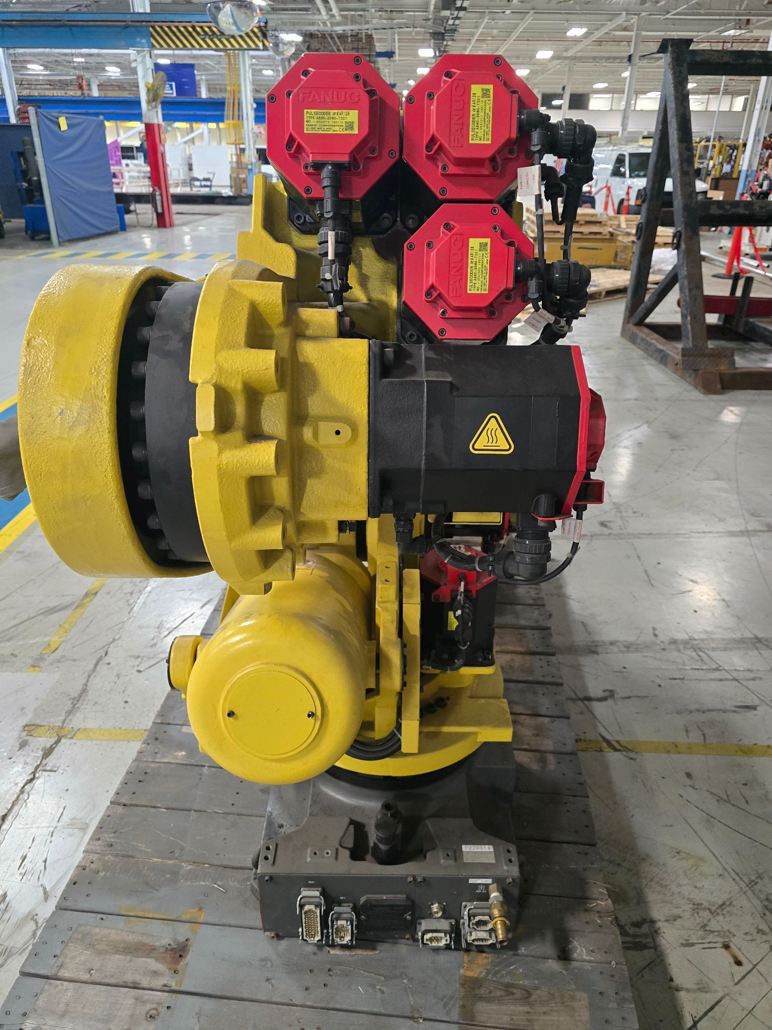 FANUC R-2000IC/210F ROBOT AND R30IB CONTROLLER - MISSING TEACH PENDANT - USED 1