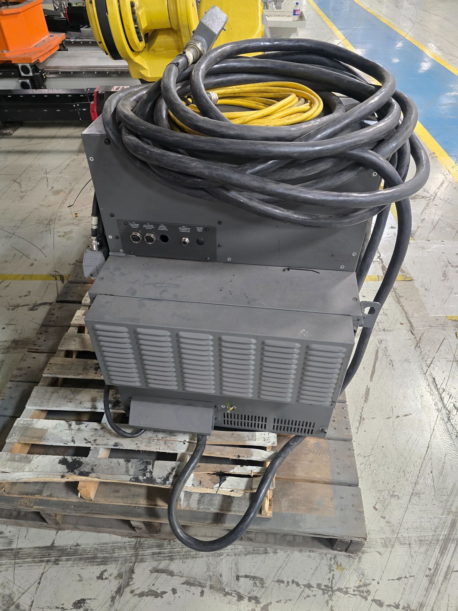 FANUC R-2000IC/210F ROBOT AND R30IB CONTROLLER - MISSING TEACH PENDANT - USED 6